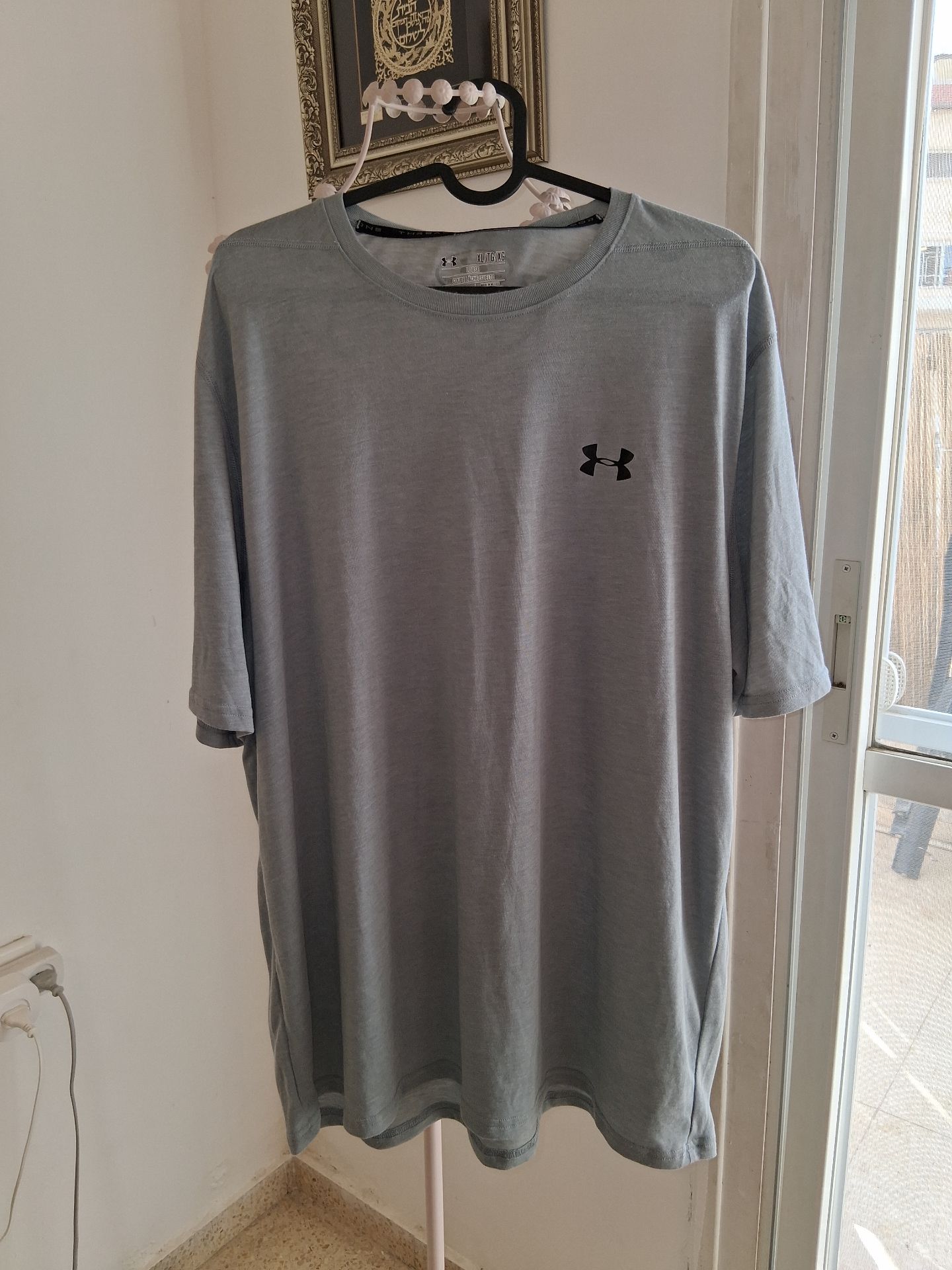 טישרט כמו חדש Under Armour יד שנייה בנמיז - Nemyz