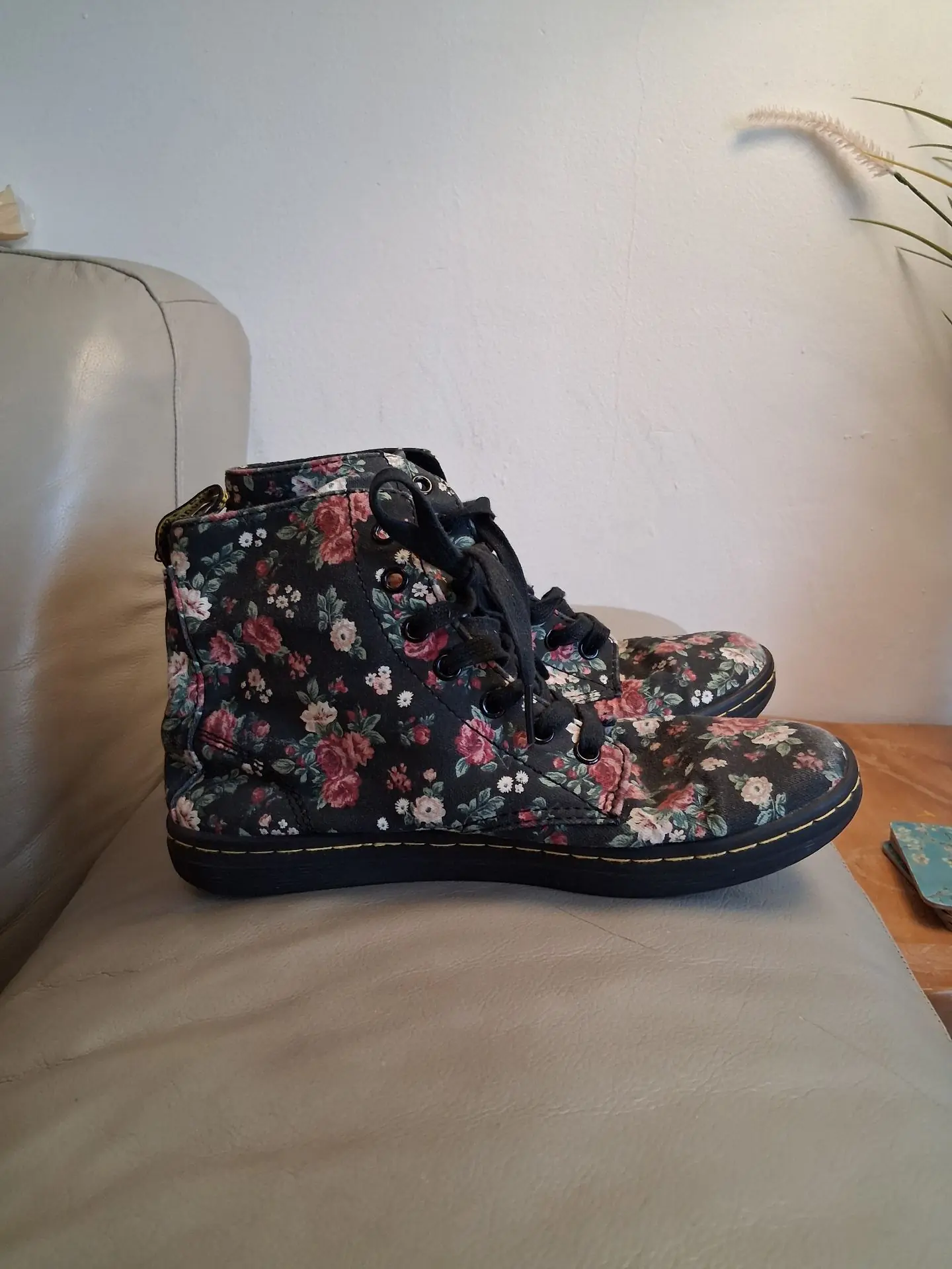נעלי קנווס מקוריות Dr. Martens - ד"ר מרטינס יד שנייה בנמיז - Nemyz