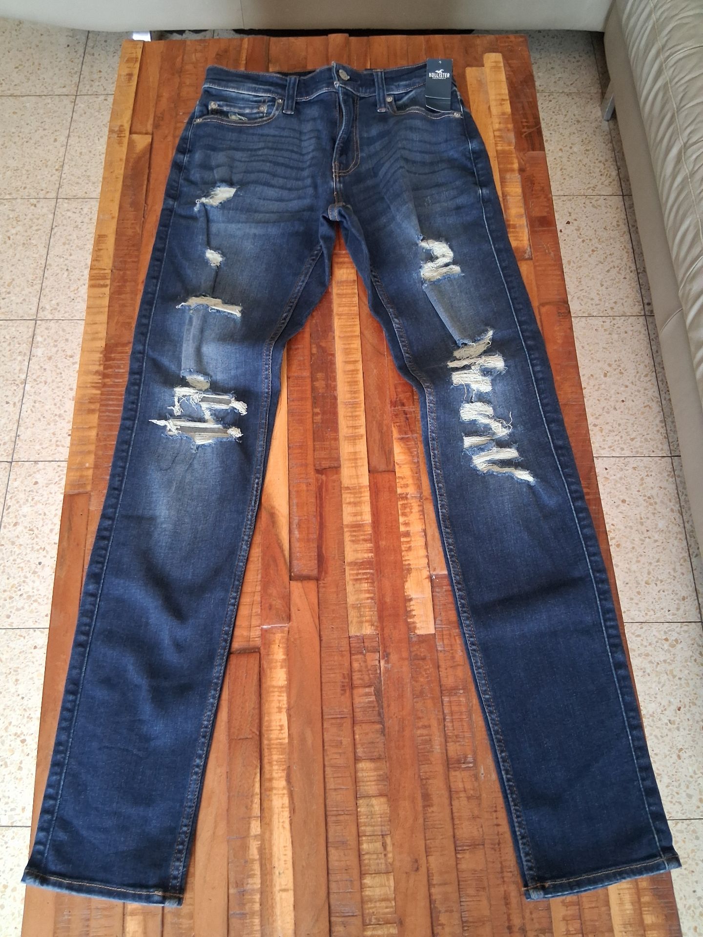 גינס חדש US 29 EU 38 Hollister - הוליסטר יד שנייה בנמיז - Nemyz