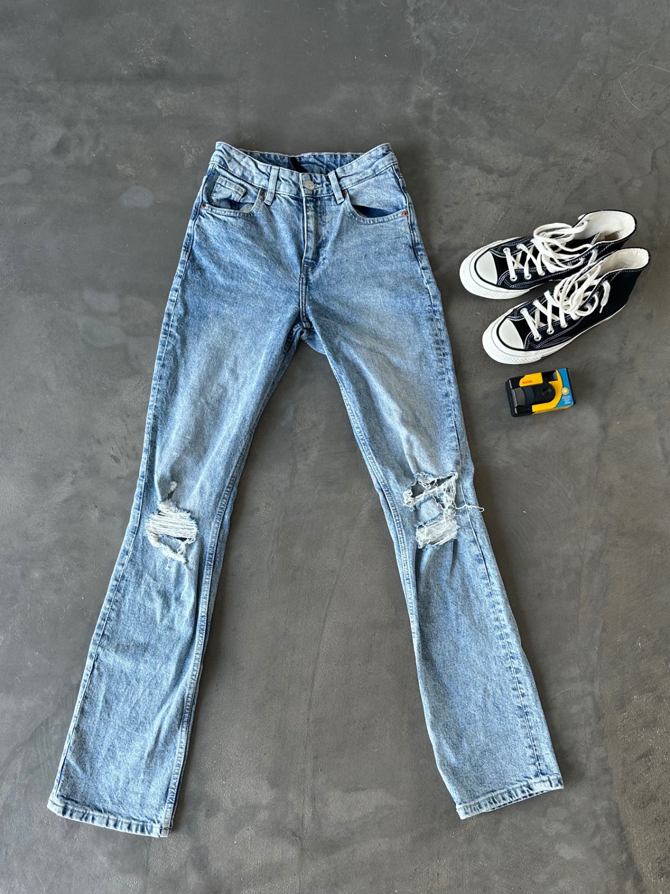 גינס אייץ אנד אמ H&M - אייץ' אנד אם יד שנייה בנמיז - Nemyz