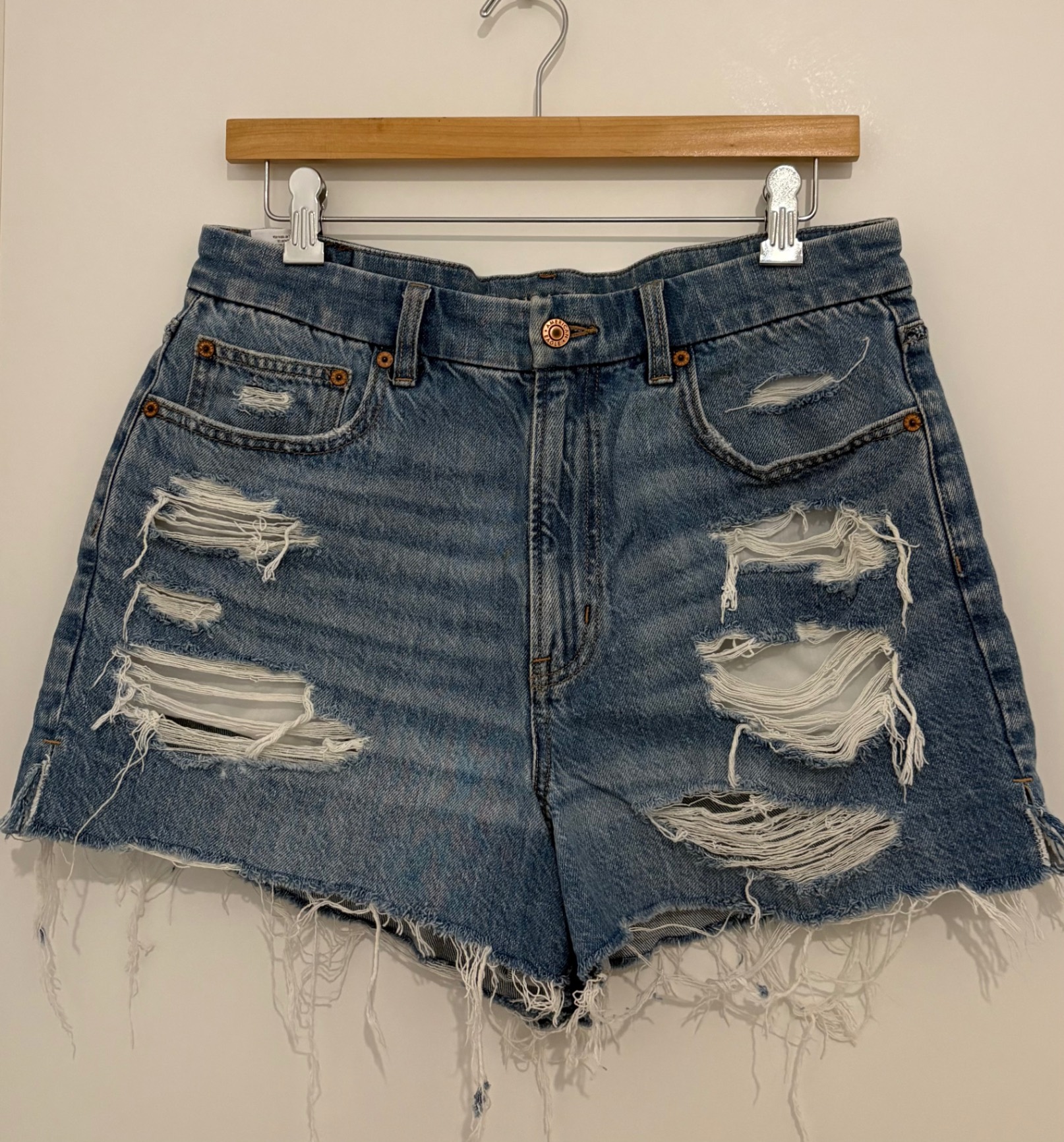 ג׳ינס קצר אמריקן American Eagle – אמריקן איגל יד שנייה בנמיז - Nemyz