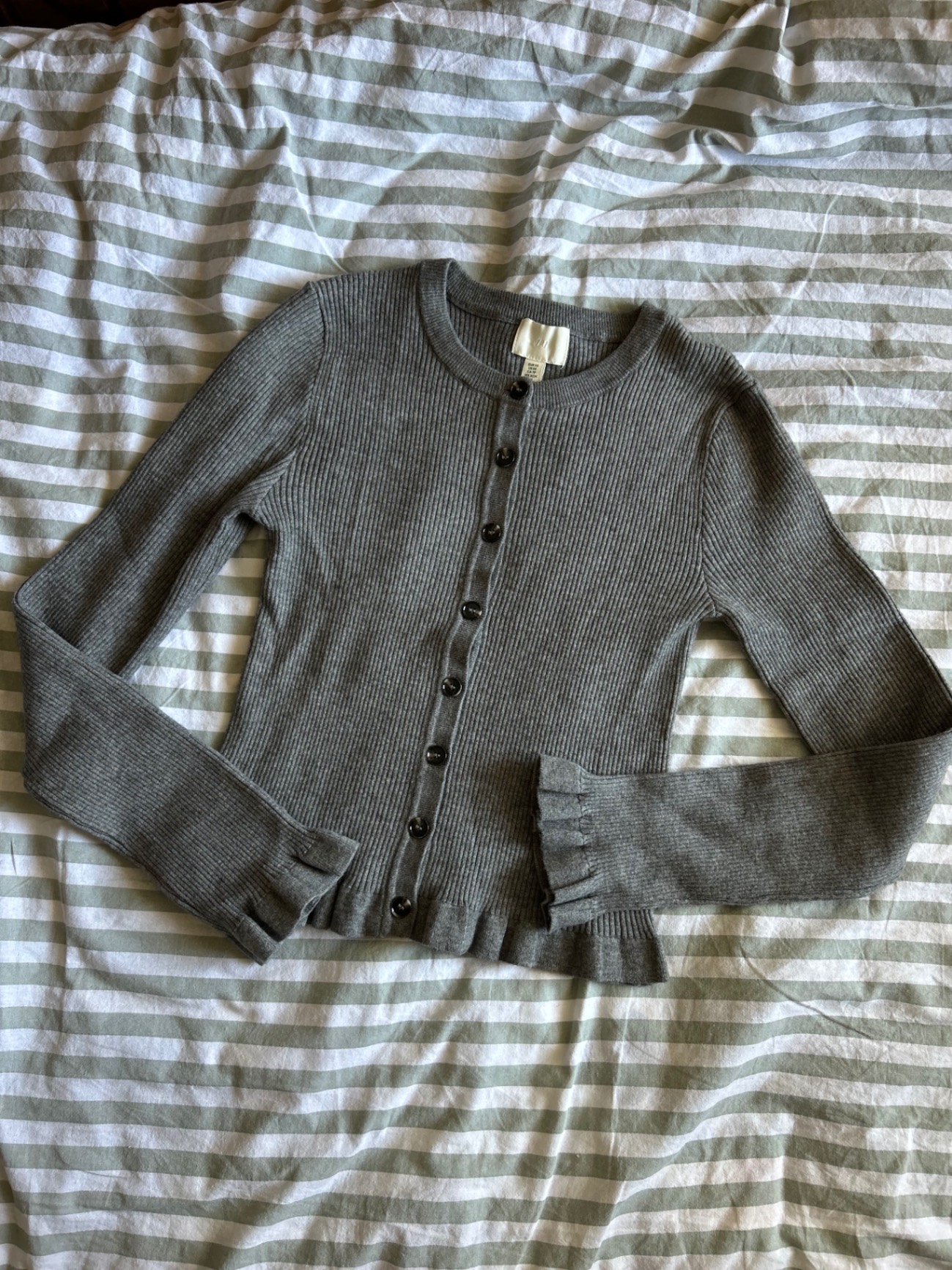 חולצת סריג כפתורים H&M - אייץ' אנד אם יד שנייה בנמיז - Nemyz