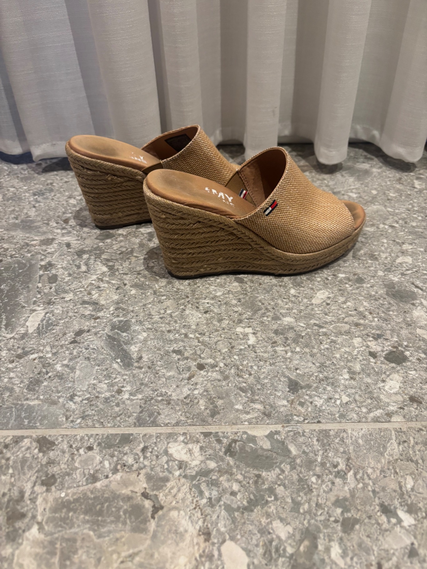 כפכפי טומי Tommy Hilfiger - טומי הילפיגר יד שנייה בנמיז - Nemyz