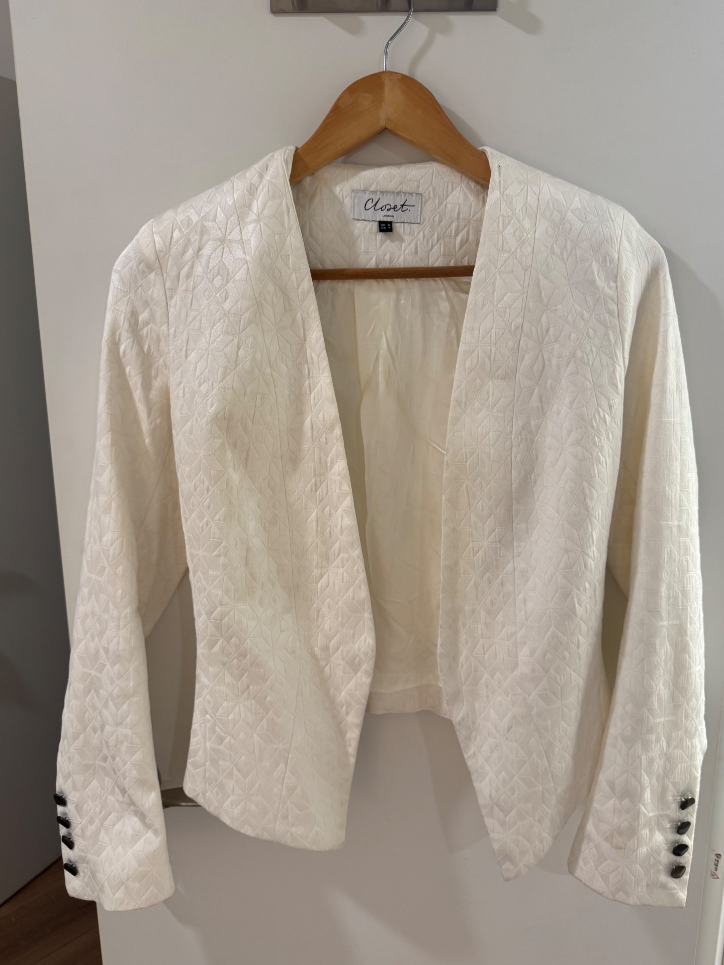ג׳קט קצר לבן Closet London – קלוזט לונדון+6 יד שנייה בנמיז - Nemyz