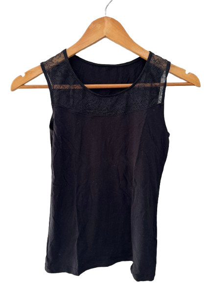גופיה שחורה יוניקלו יוניקלו – Uniqlo יד שנייה בנמיז - Nemyz