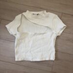 חולצת קרופ אסימטרית Topshop-טופ שופ יד שנייה בנמיז - Nemyz