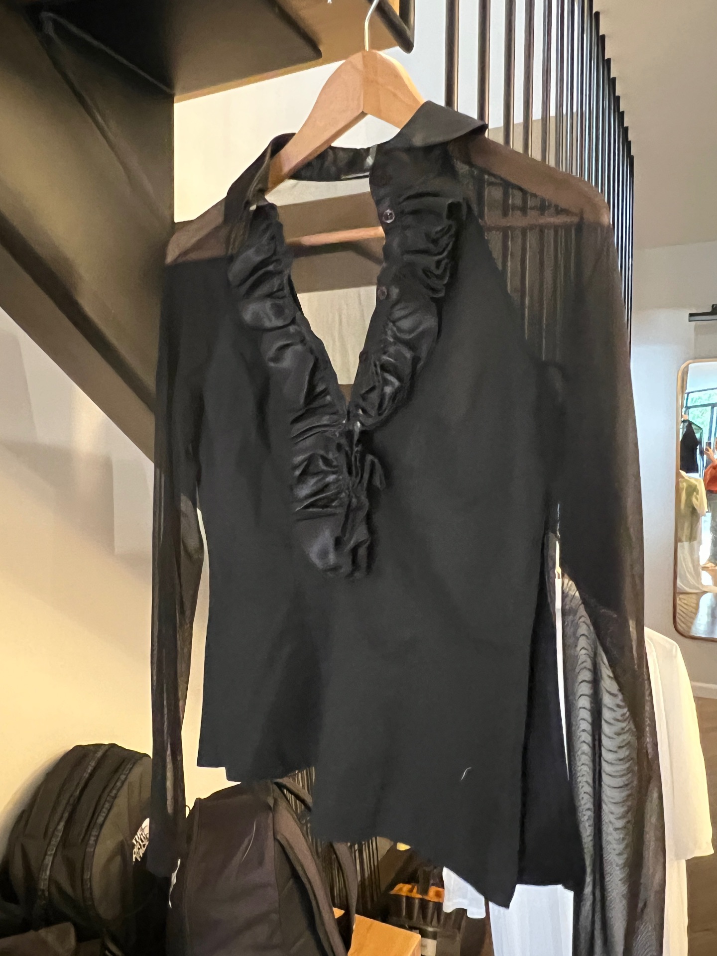 חולצה שחורה אלגנטית אחר יד שנייה בנמיז - Nemyz