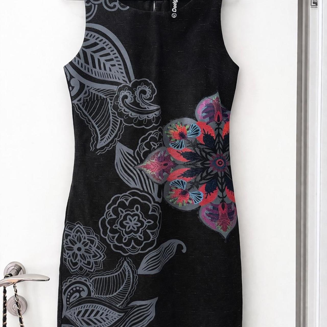 שמלת Desigual שחורה דיזיגואל – Desigual​ יד שנייה בנמיז - Nemyz