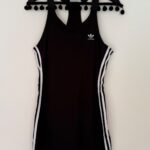 שמלה קצרה מחטבת Adidas – אדידס יד שנייה בנמיז - Nemyz