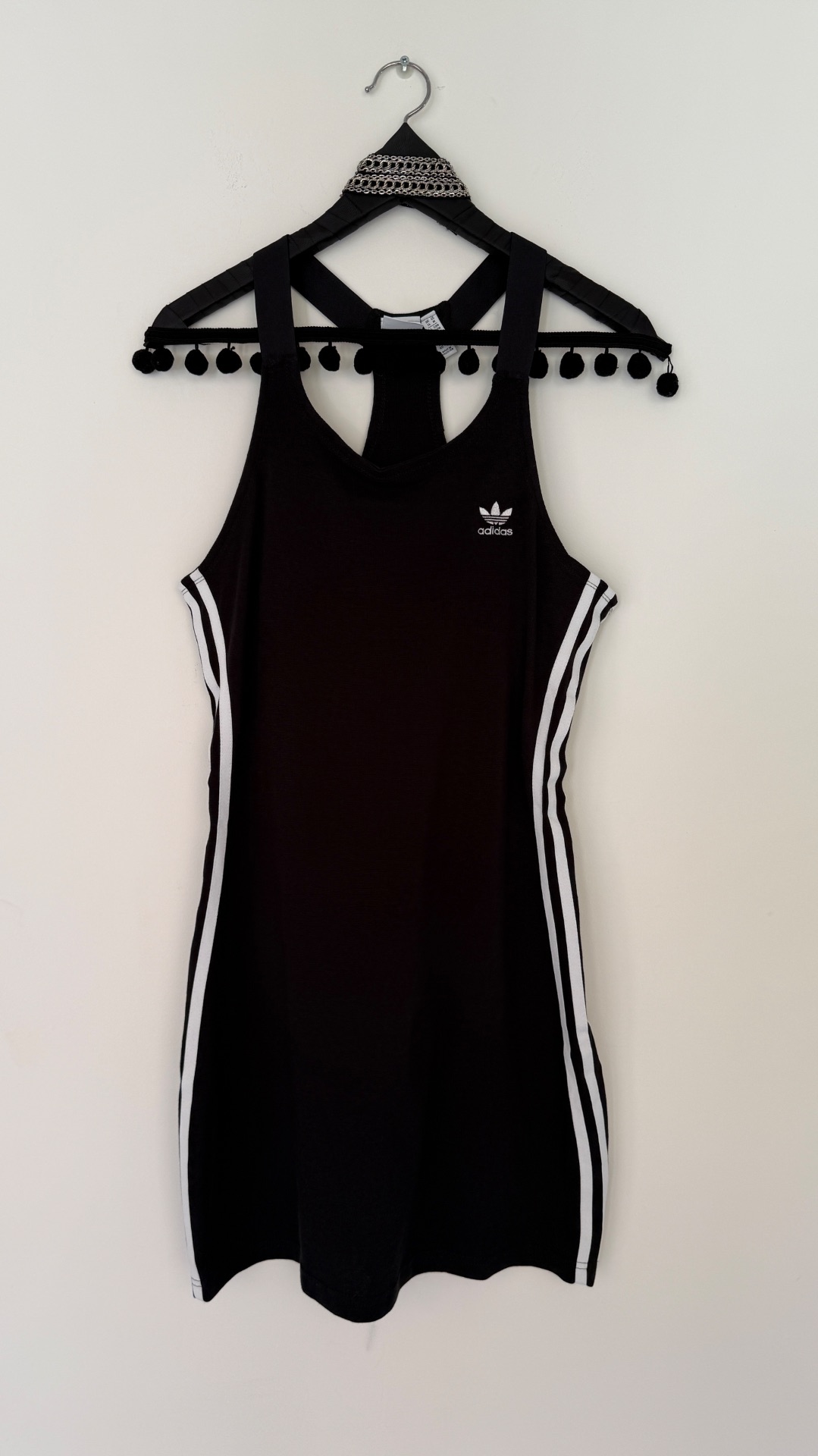 שמלה קצרה מחטבת Adidas – אדידס יד שנייה בנמיז - Nemyz