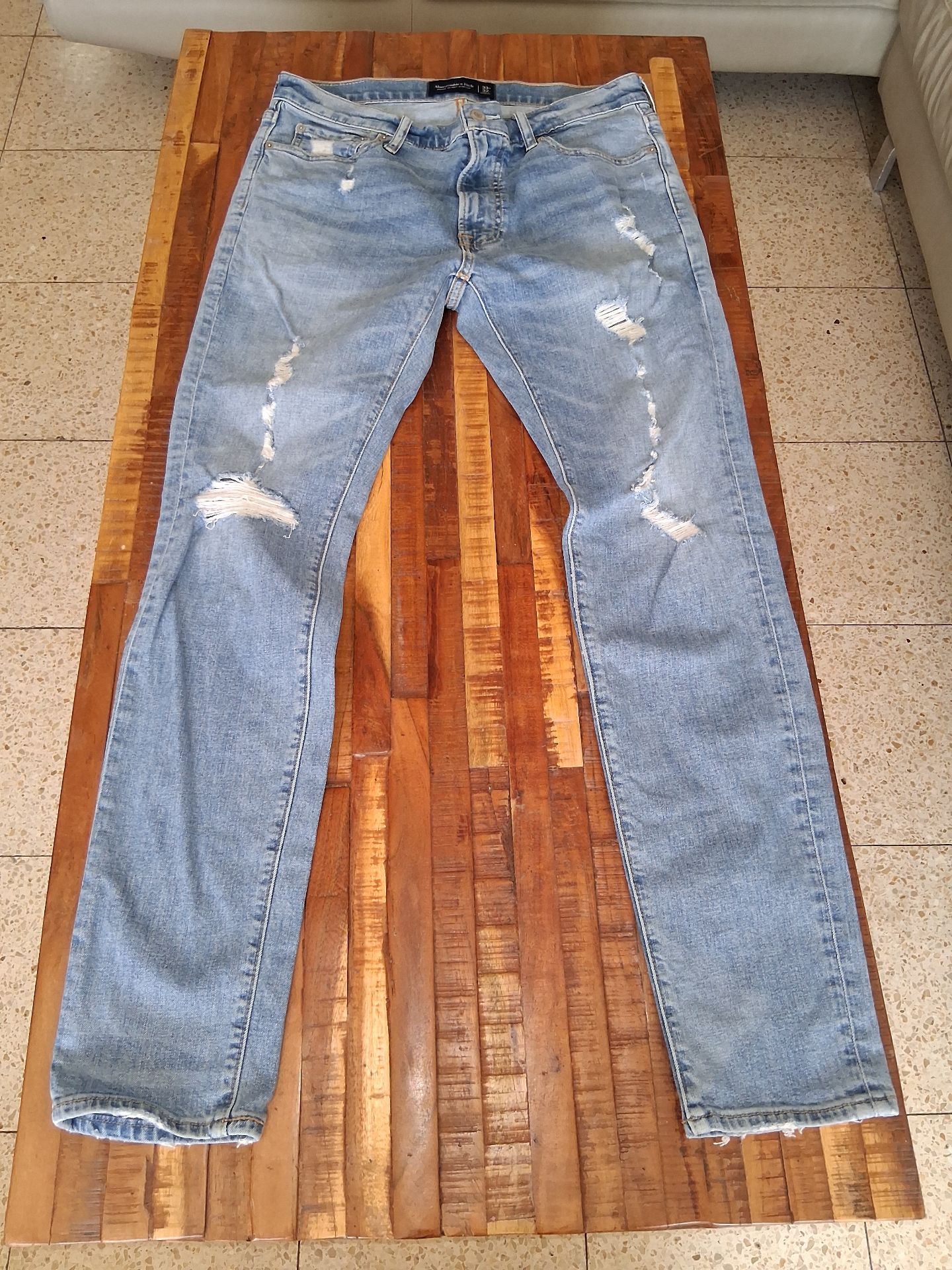 גינס גברים סקיני Abercrombie & Fitch – אברקרומבי אנד פיץ' יד שנייה בנמיז - Nemyz