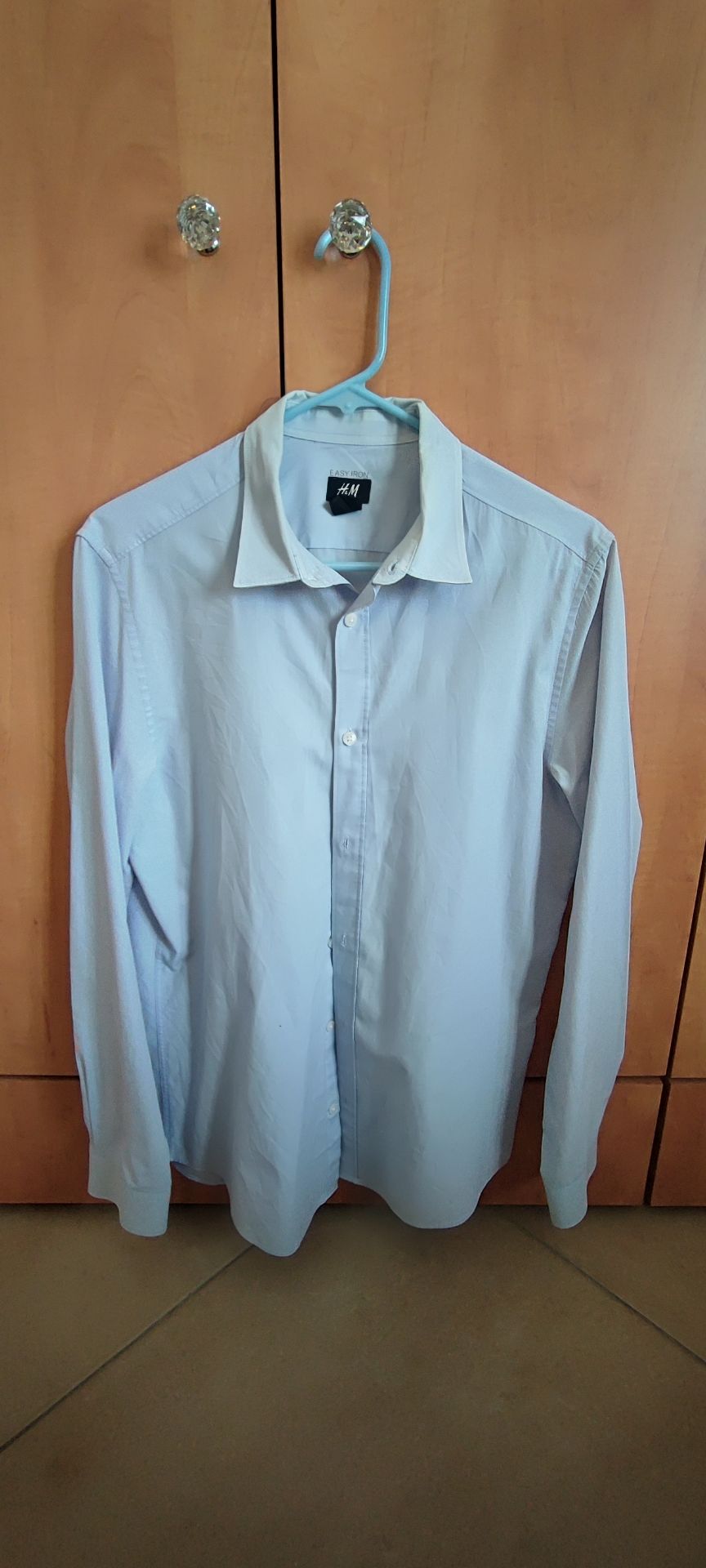 חולצה תכלת מכופתרת H&M - אייץ' אנד אם יד שנייה בנמיז - Nemyz