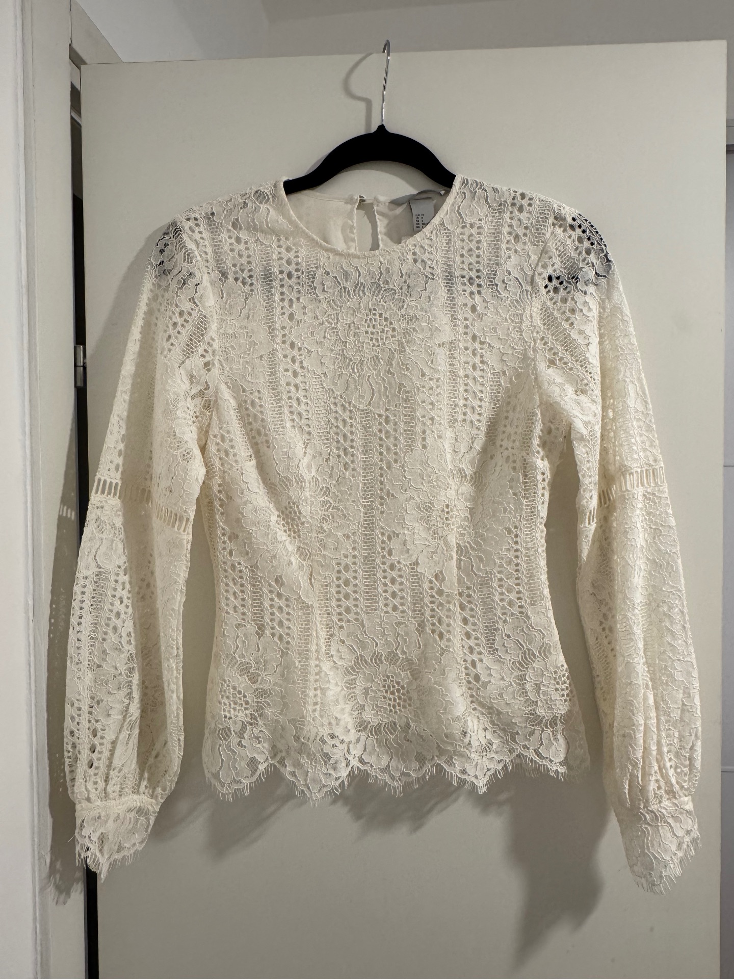 חולצת תחרה חדשה H&M - אייץ' אנד אם יד שנייה בנמיז - Nemyz