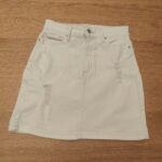 חצאית ג’ינס שמנת Calvin Klein – קלווין קליין יד שנייה בנמיז - Nemyz
