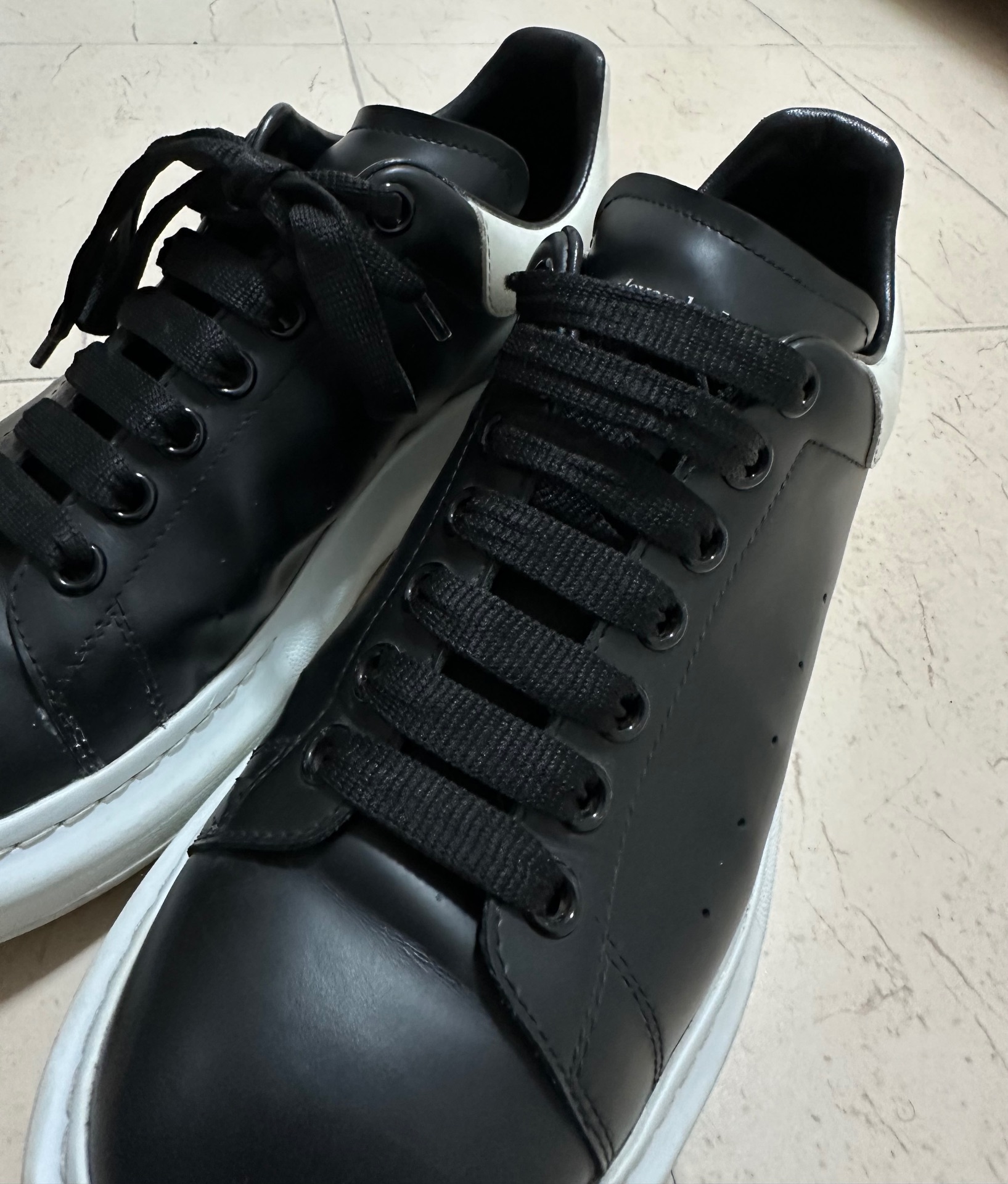 נעלי אלכסנדר מקווין Alexander McQueen – אלכסנדר מקווין​ יד שנייה בנמיז - Nemyz