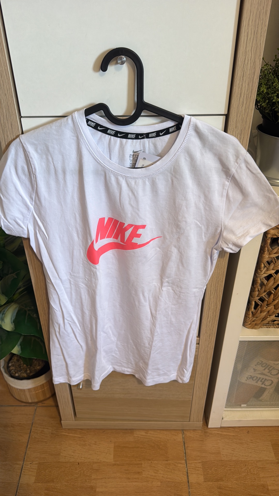 Nike חדשה עם תווית Nike - נייקי יד שנייה בנמיז - Nemyz