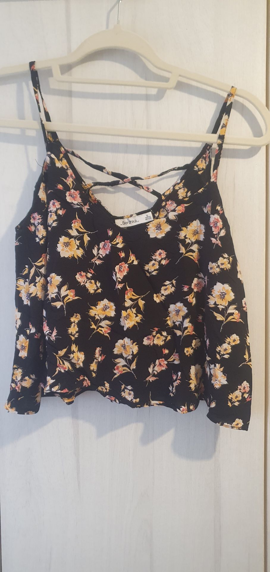גופיית קרופ-טופ Bershka – ברשקה יד שנייה בנמיז - Nemyz