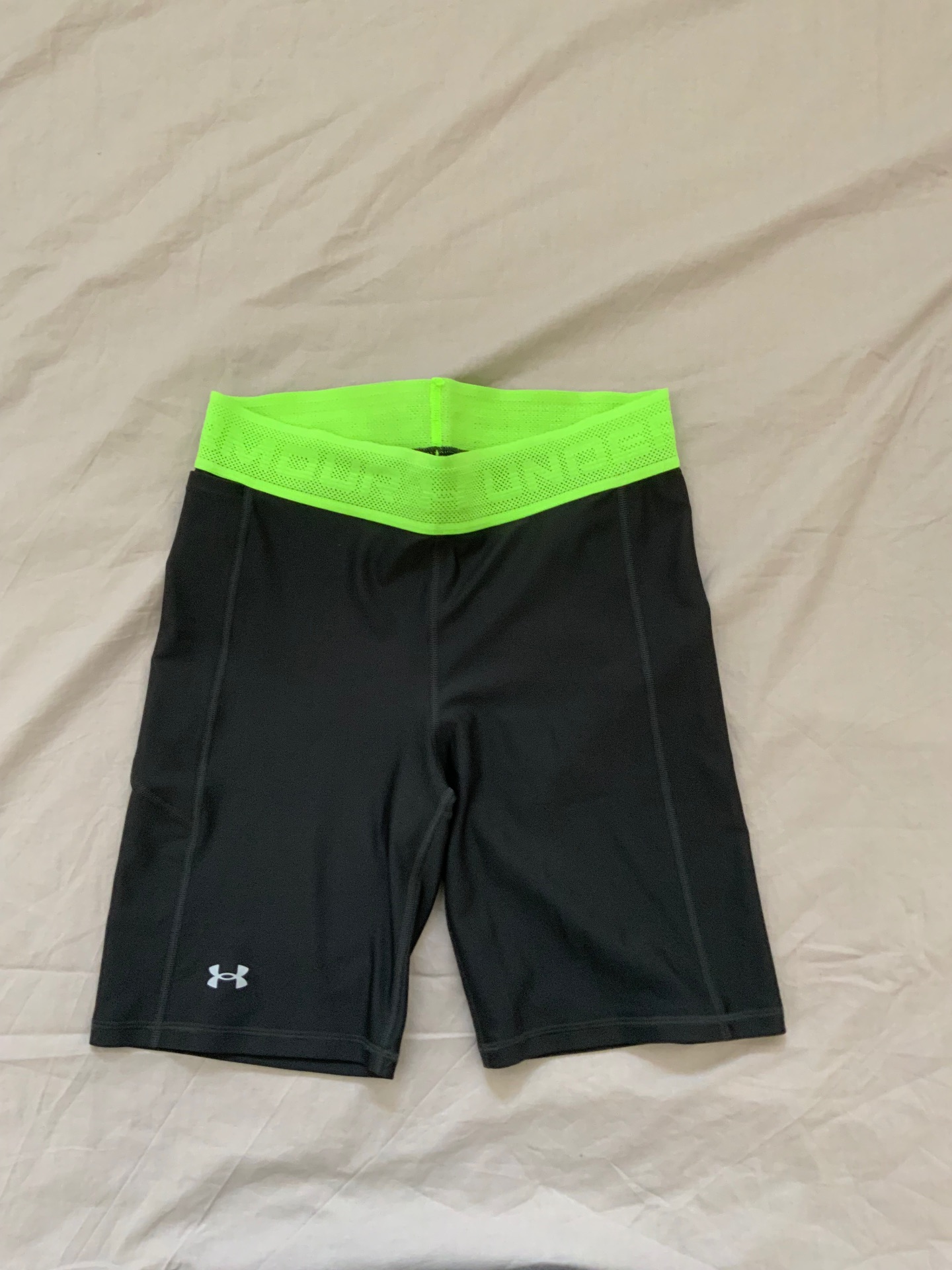 טייץ קצר אפור אנדר ארמור – Under Armour יד שנייה בנמיז - Nemyz
