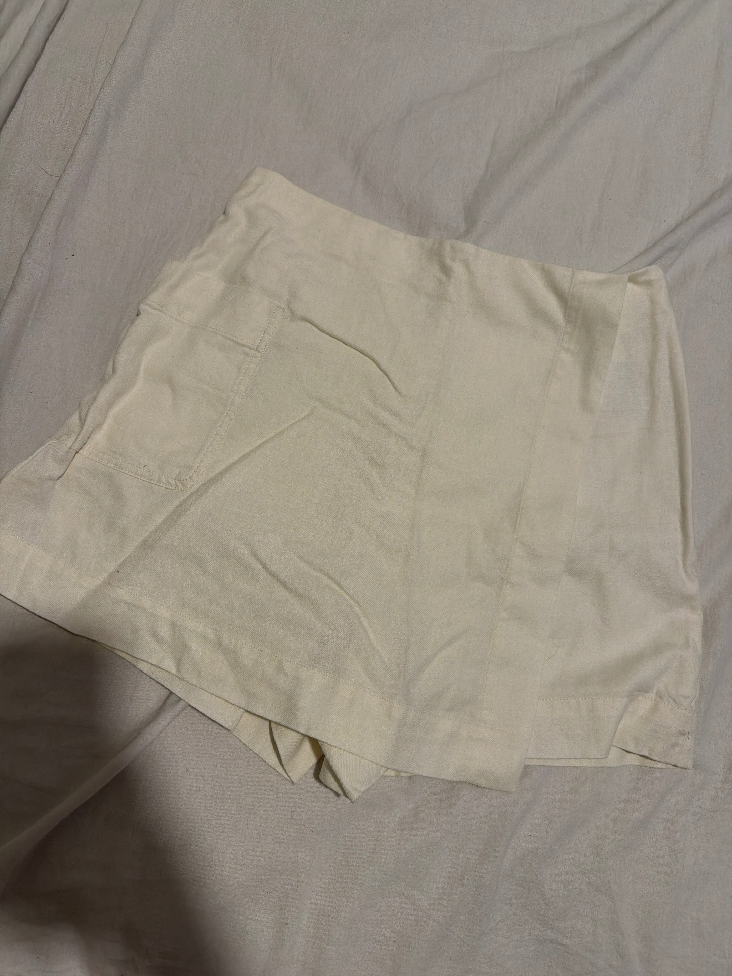 חצאית קצרה יוניקלו יוניקלו – Uniqlo יד שנייה בנמיז - Nemyz