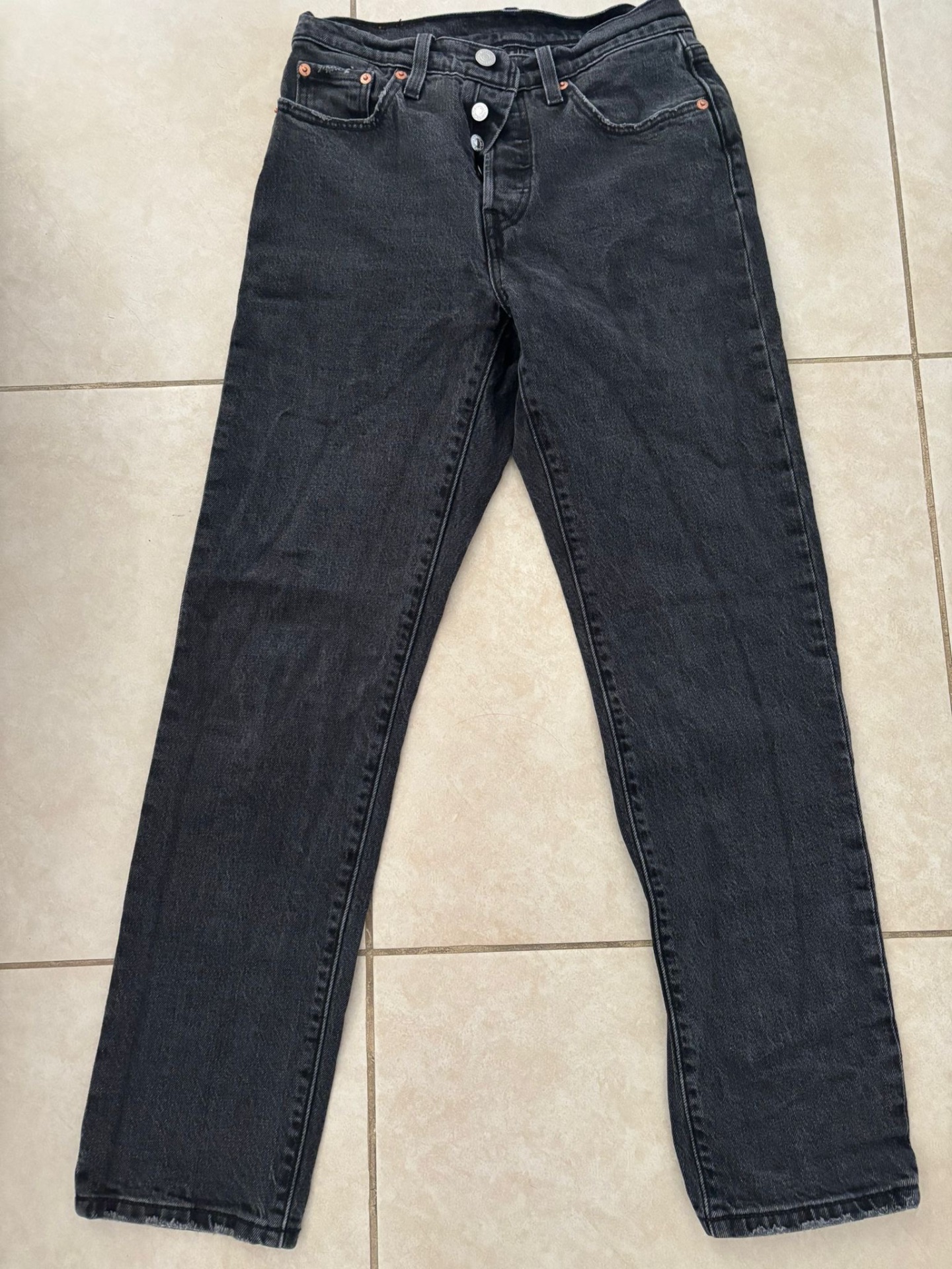 ג׳ינס ליוויס שחור Levi's - ליווייס יד שנייה בנמיז - Nemyz