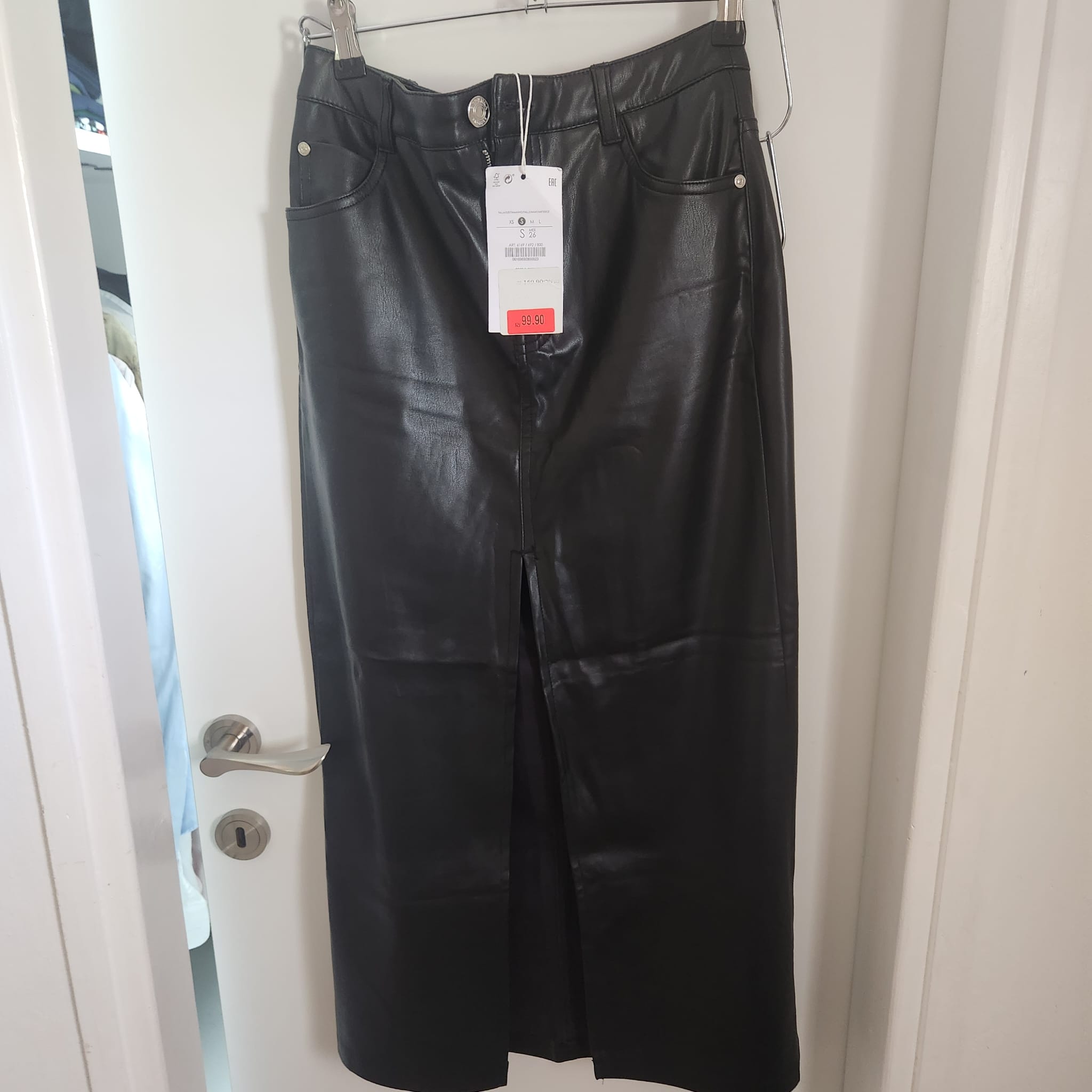 חצאית עור Bershka – ברשקה יד שנייה בנמיז - Nemyz