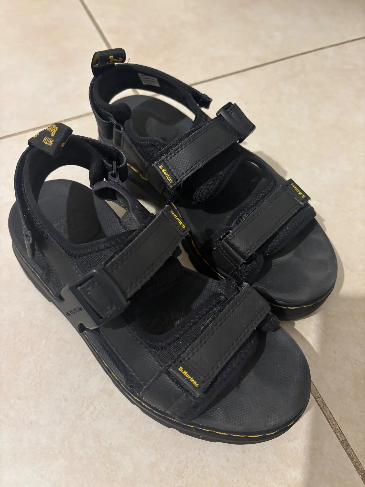 סנדלי ד״ר מרטינס Dr. Martens - ד"ר מרטינס יד שנייה בנמיז - Nemyz