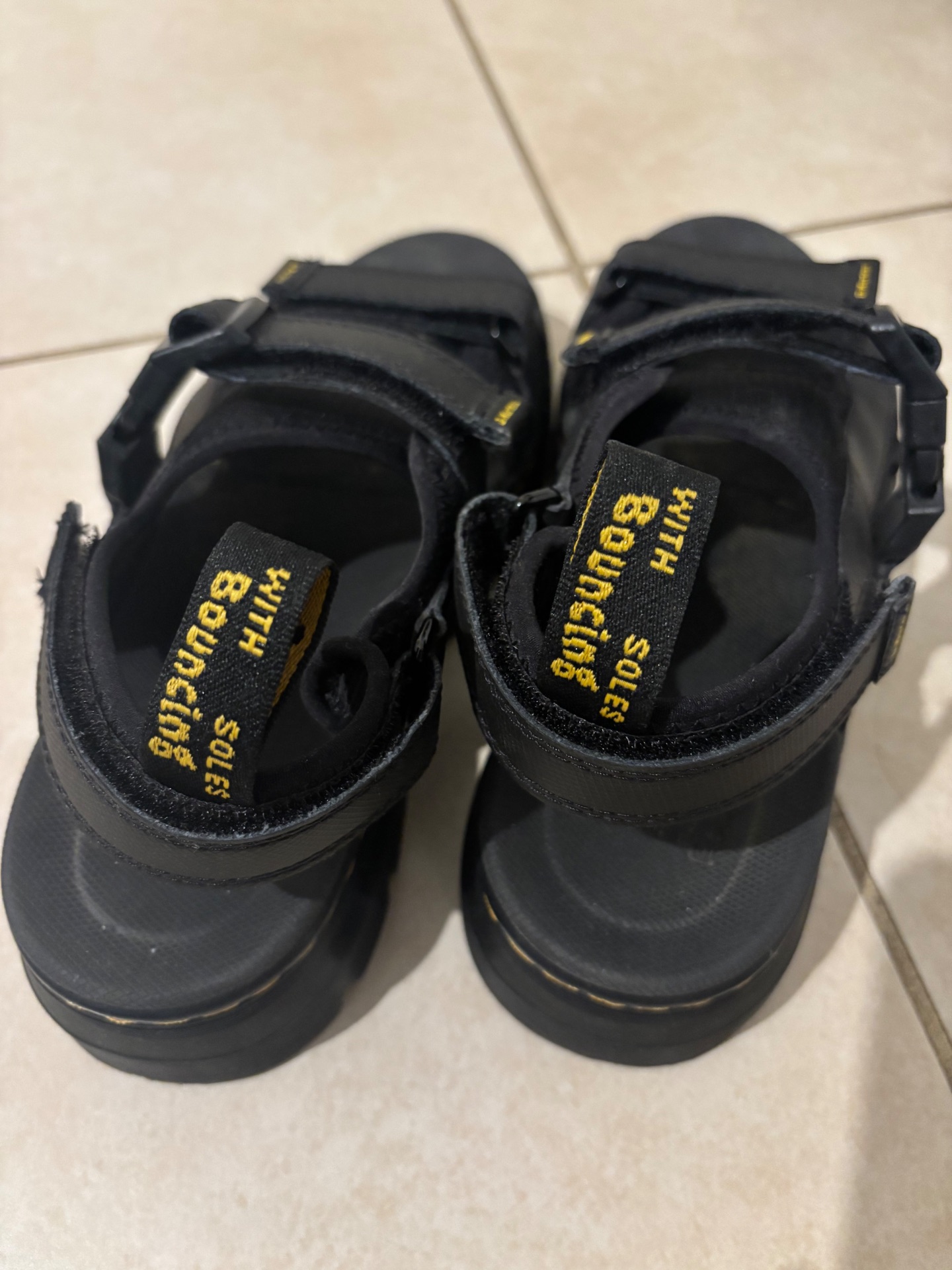 סנדלי ד״ר מרטינס Dr. Martens - ד"ר מרטינס יד שנייה בנמיז - Nemyz