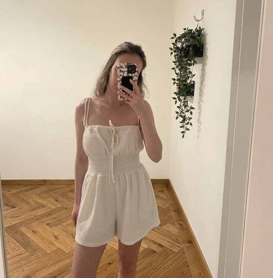 אוברול קצר לבן Bershka – ברשקה יד שנייה בנמיז - Nemyz