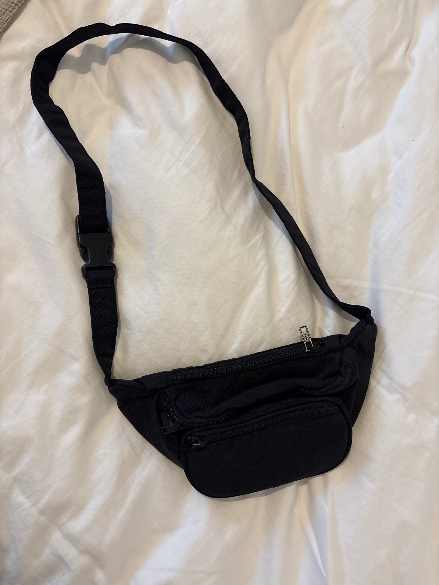 פאוץ׳ מברנדי Brandy Melville יד שנייה בנמיז - Nemyz