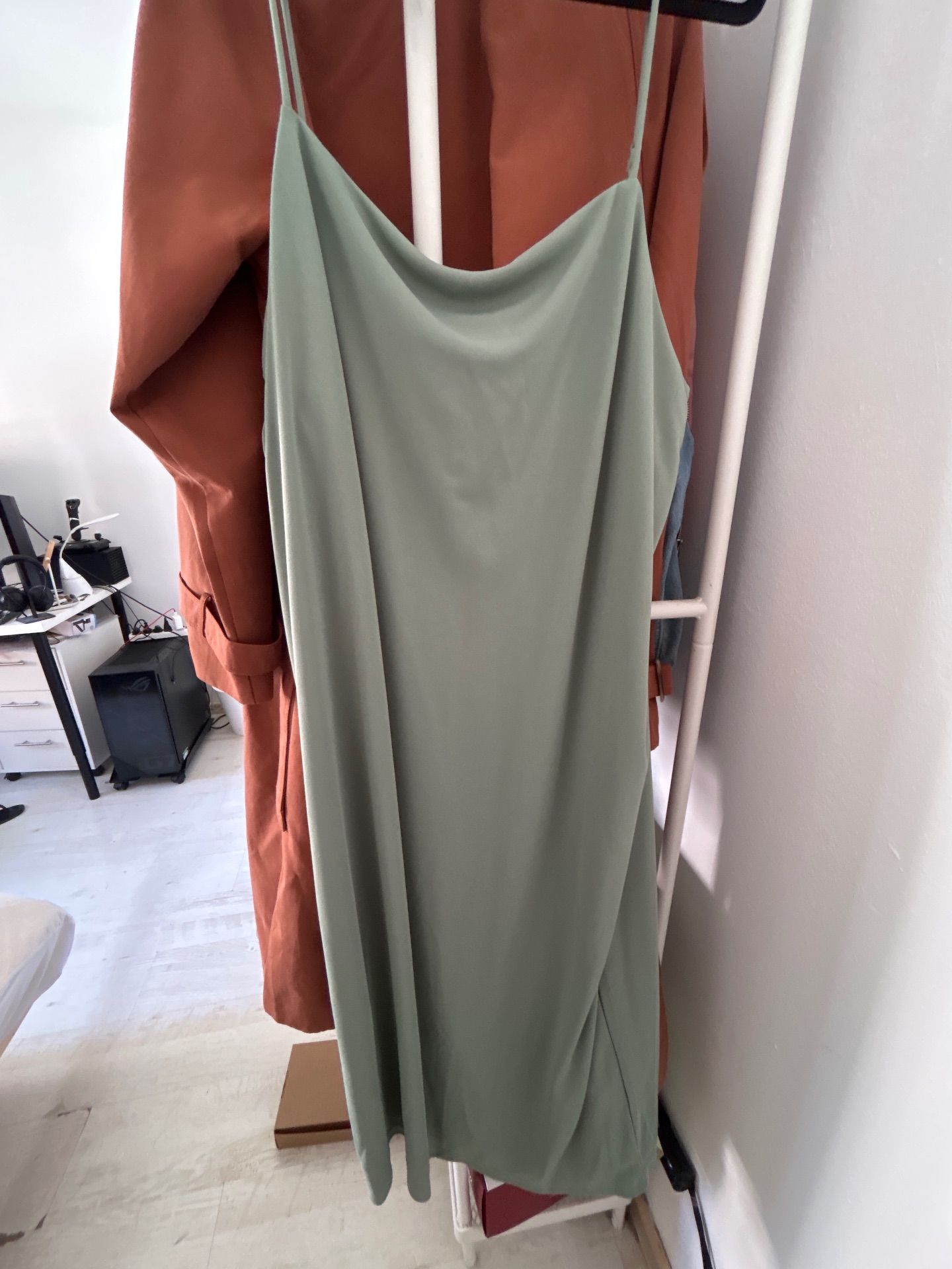 שמלה ירוק בהיר H&M H&M - אייץ' אנד אם יד שנייה בנמיז - Nemyz