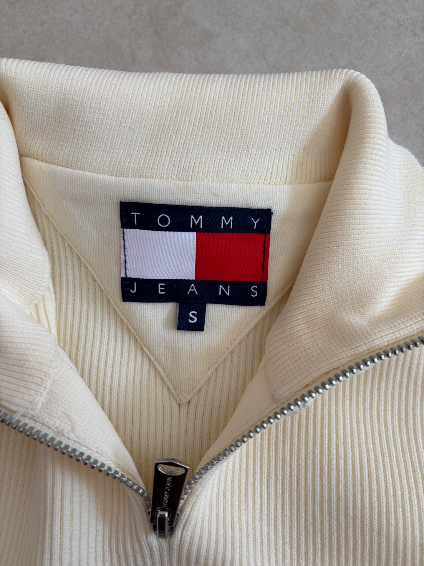 גופיית סריג טומי Tommy Hilfiger - טומי הילפיגר יד שנייה בנמיז - Nemyz