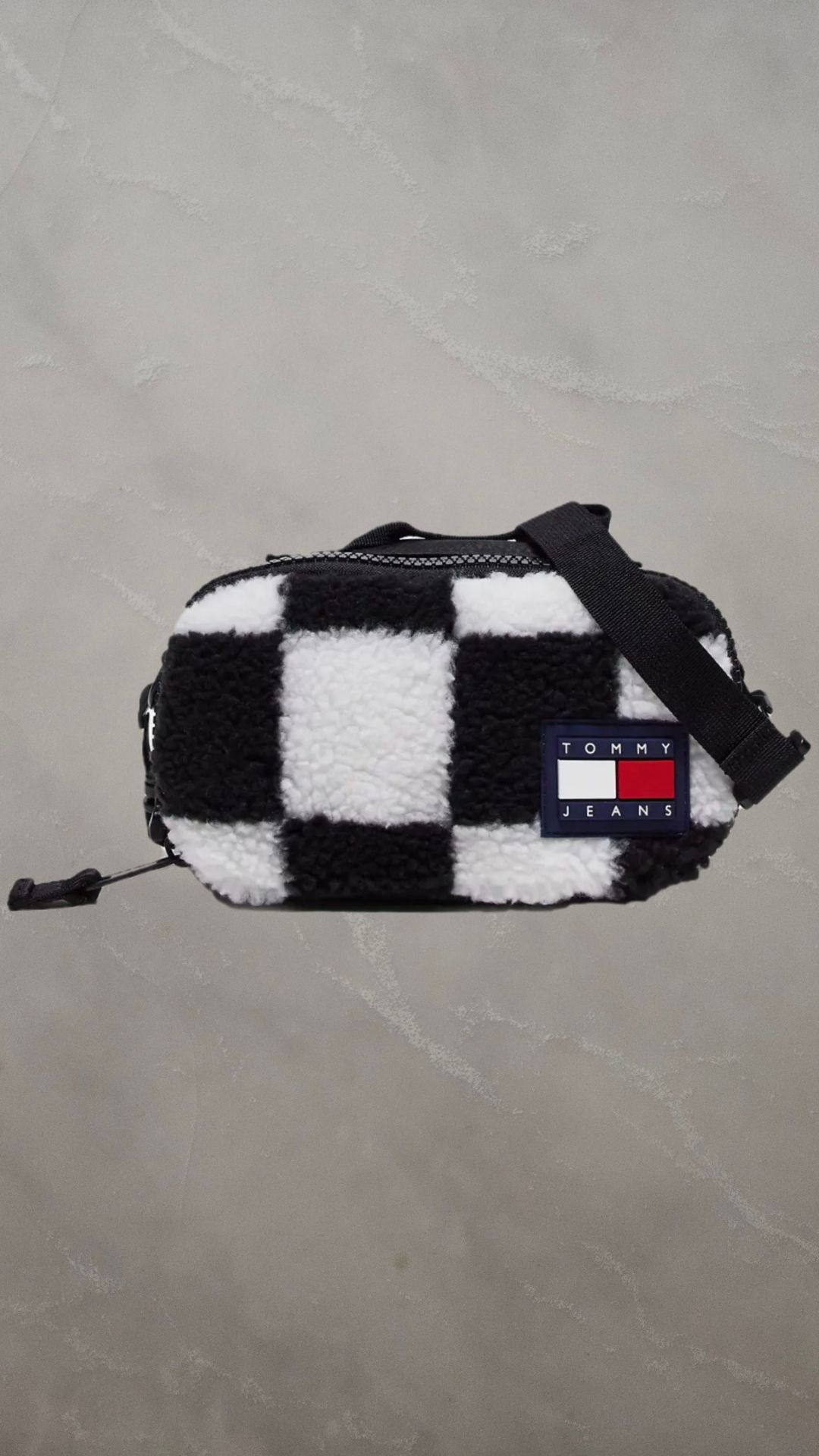 תיק צד פרוותי Tommy Hilfiger - טומי הילפיגר יד שנייה בנמיז - Nemyz