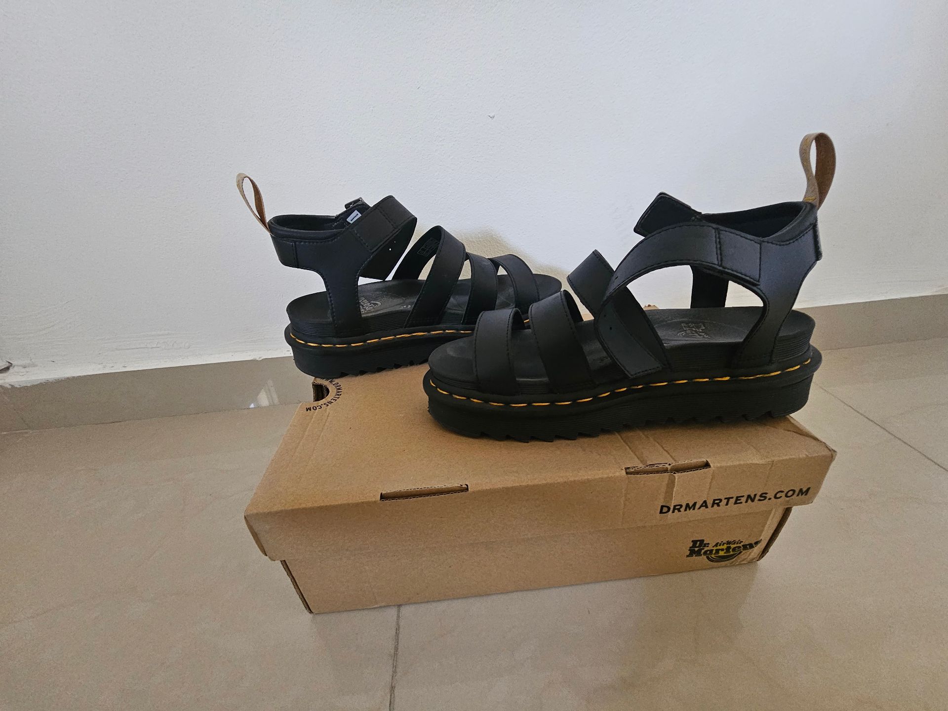 סנדל של דוקטור מרטינ Dr. Martens - ד"ר מרטינס יד שנייה בנמיז - Nemyz
