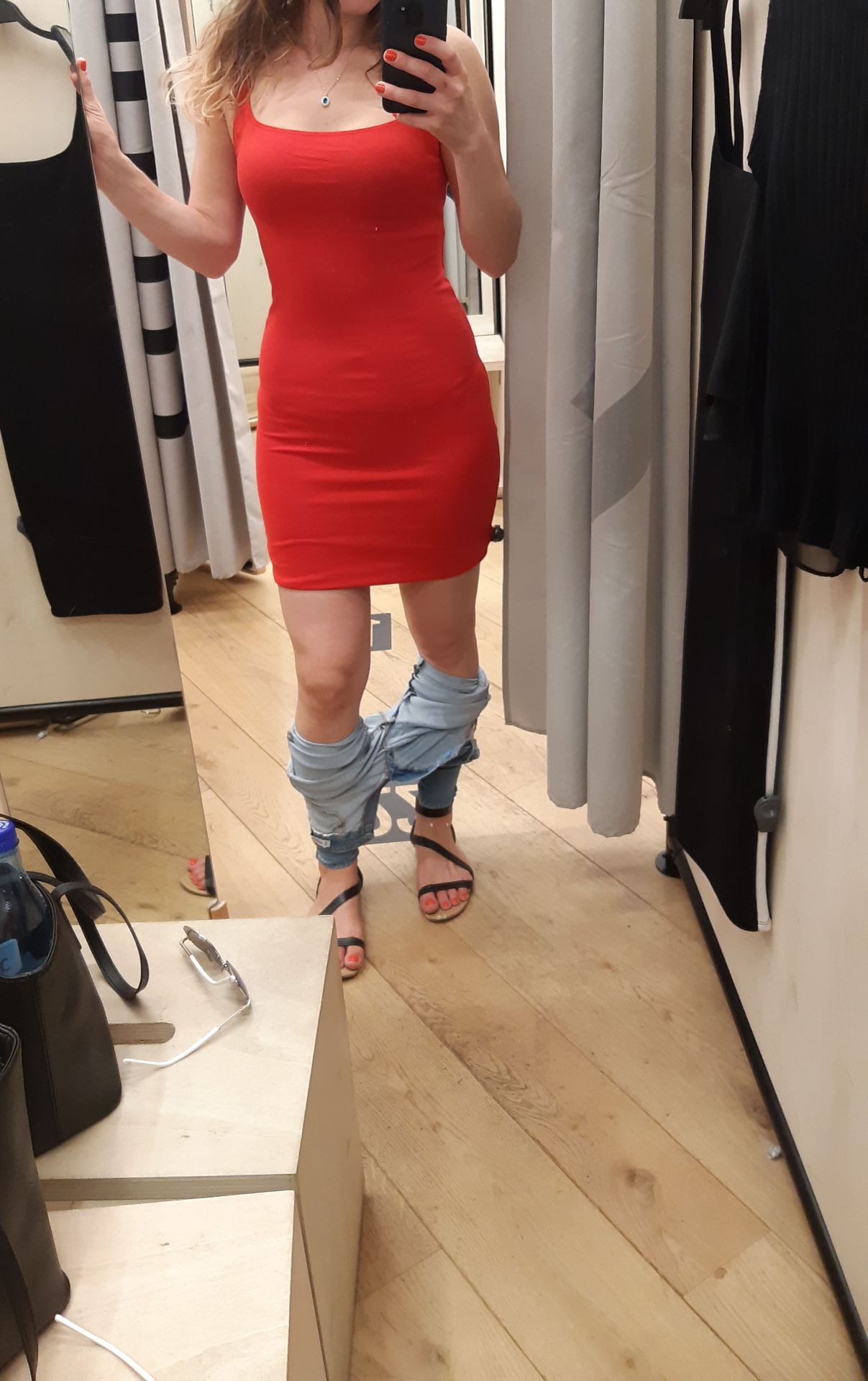 שמלה אדומה ברשקה Bershka – ברשקה יד שנייה בנמיז - Nemyz
