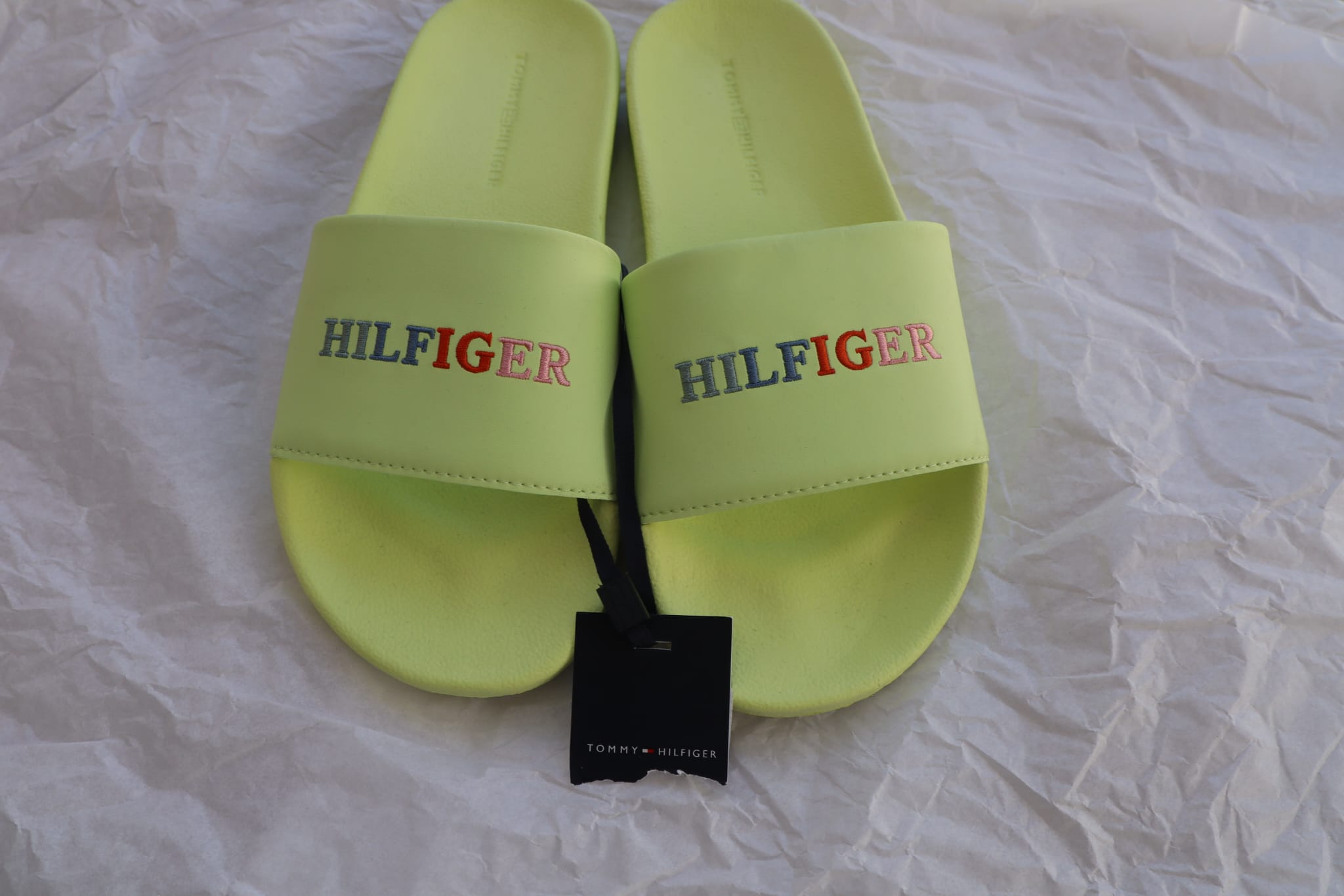 כפכפי Tommy Hilfiger Tommy Hilfiger - טומי הילפיגר יד שנייה בנמיז - Nemyz