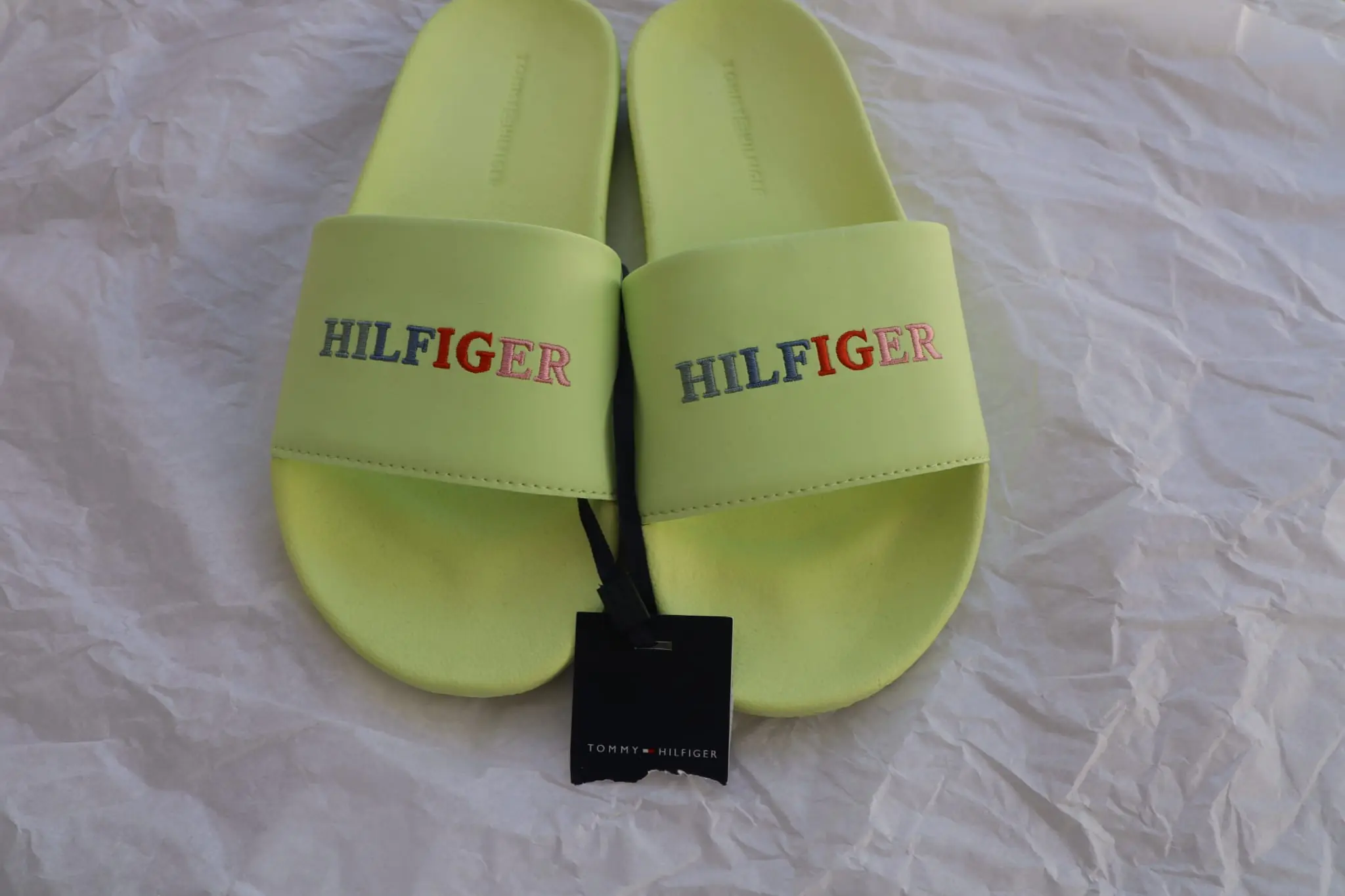 כפכפי Tommy Hilfiger Tommy Hilfiger - טומי הילפיגר יד שנייה בנמיז - Nemyz