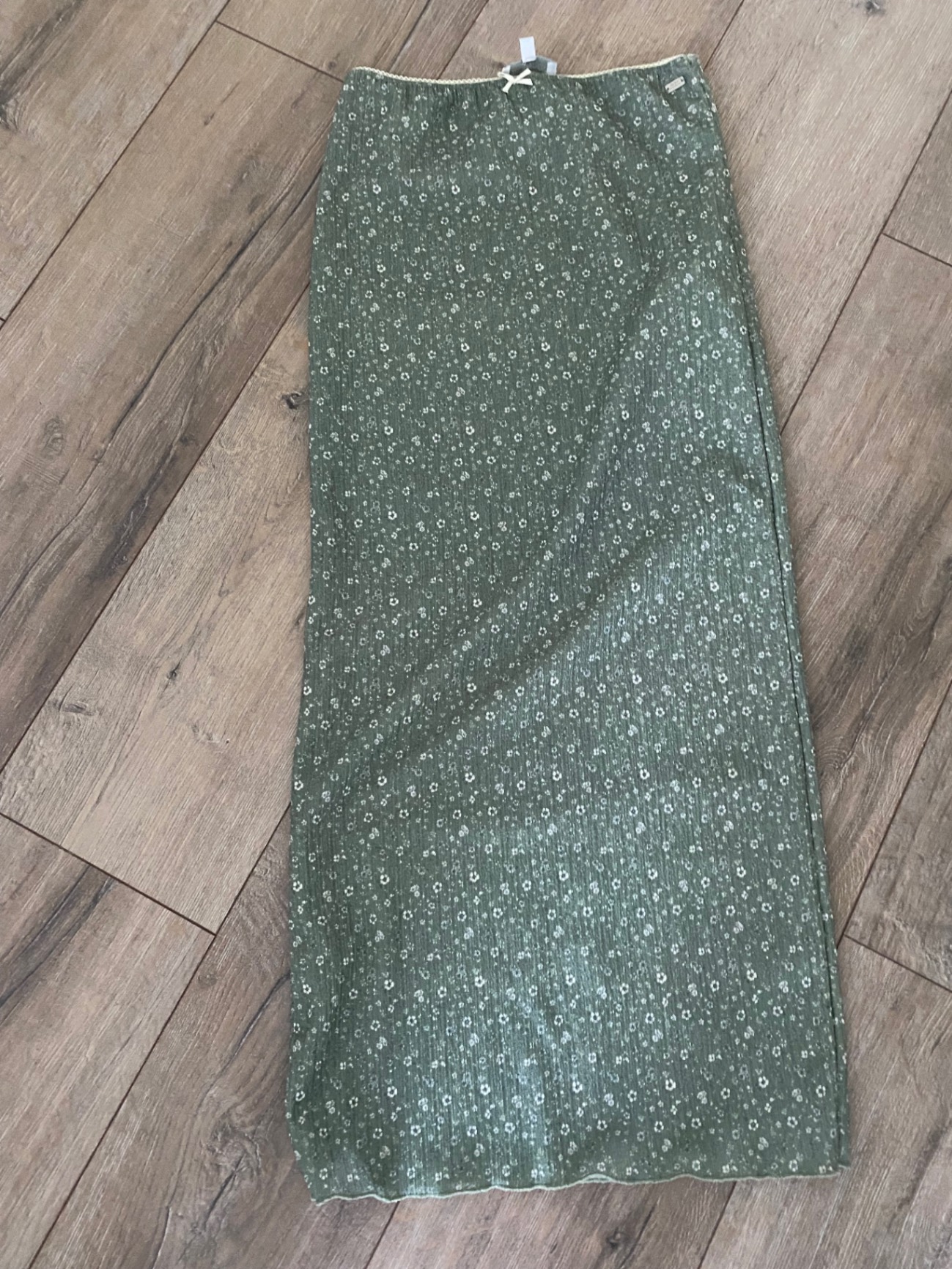Long green skirt Pull & Bear - פול אנד בר יד שנייה בנמיז - Nemyz