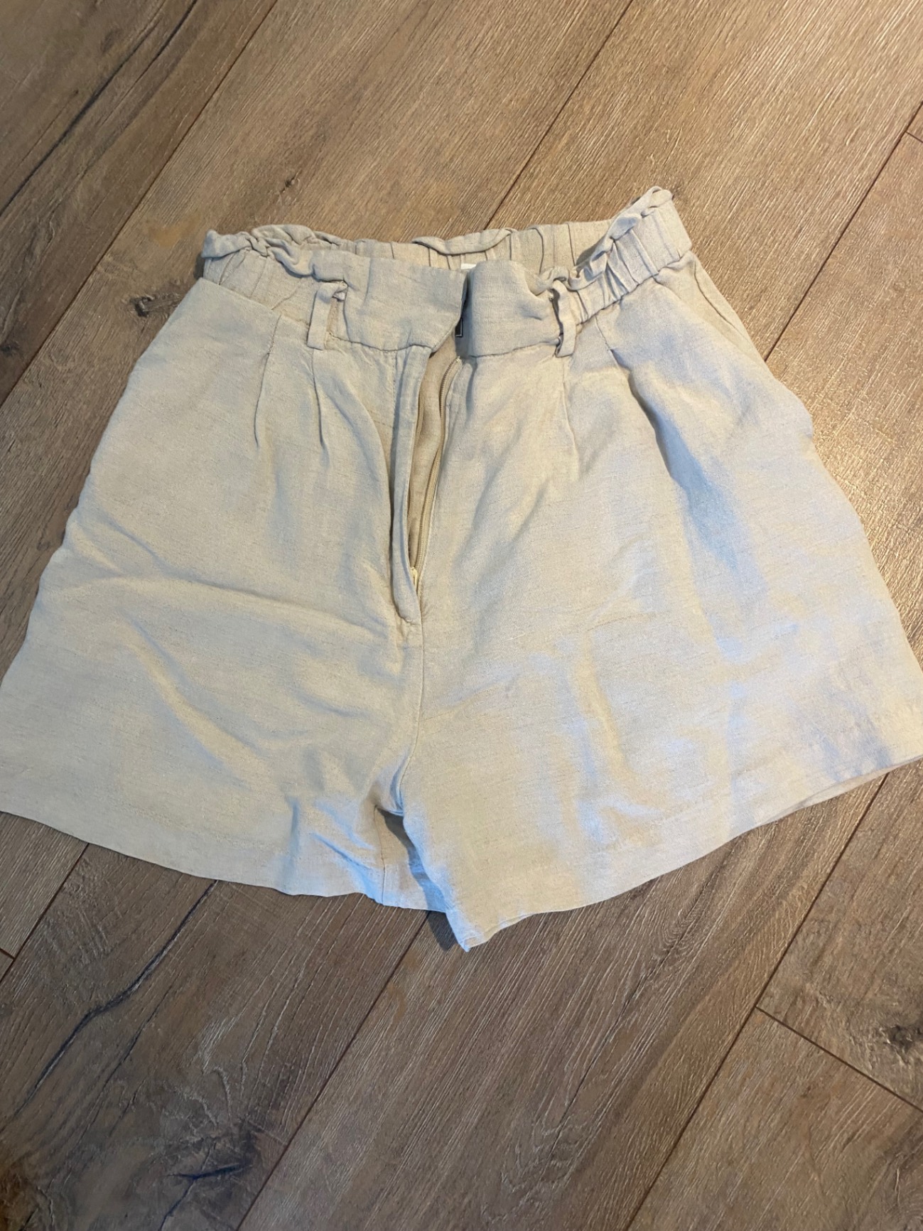Khaki linen shorts H&M - אייץ' אנד אם יד שנייה בנמיז - Nemyz