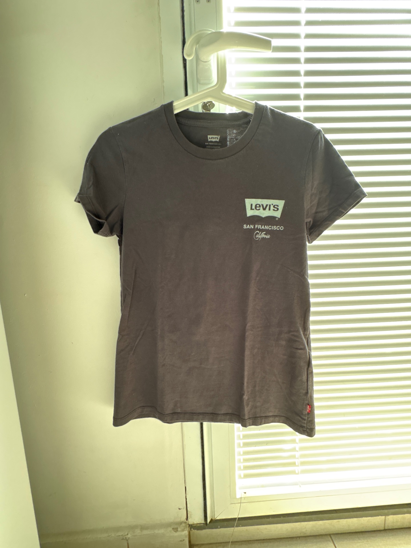 חולצה שרוול קצר Levi's - ליווייס יד שנייה בנמיז - Nemyz