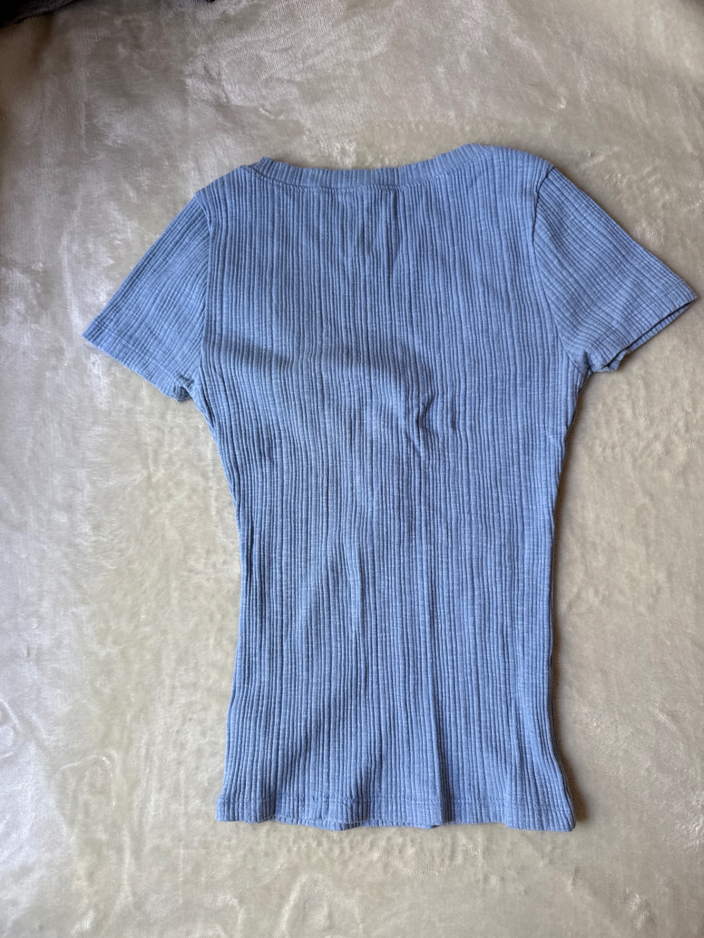 חולצה צמודה כחולה American Eagle – אמריקן איגל יד שנייה בנמיז - Nemyz