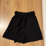 מכנס ברמודה שחור H&M - אייץ' אנד אם יד שנייה בנמיז - Nemyz