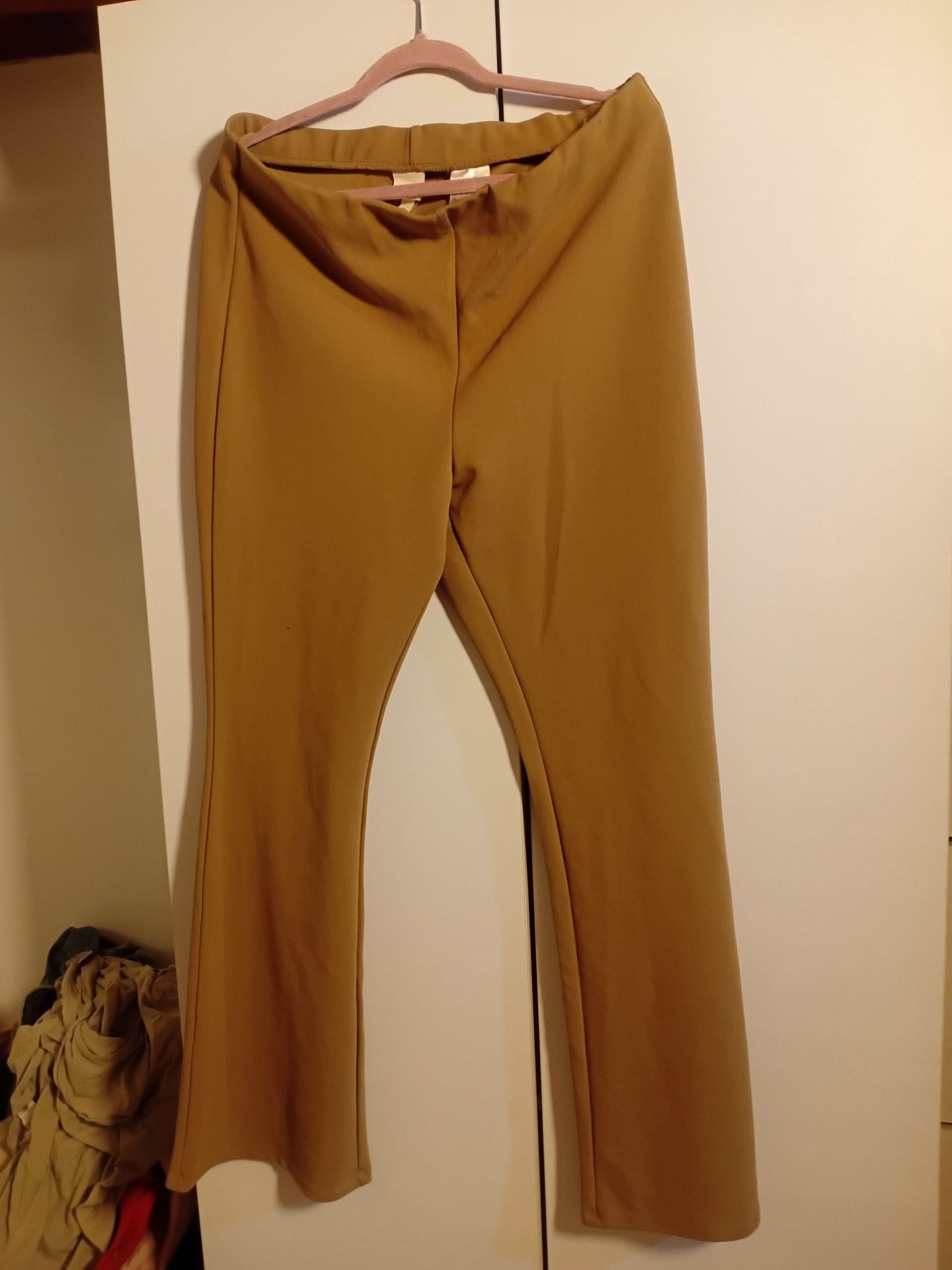 מכנס סטרצ’של H&M H&M - אייץ' אנד אם יד שנייה בנמיז - Nemyz