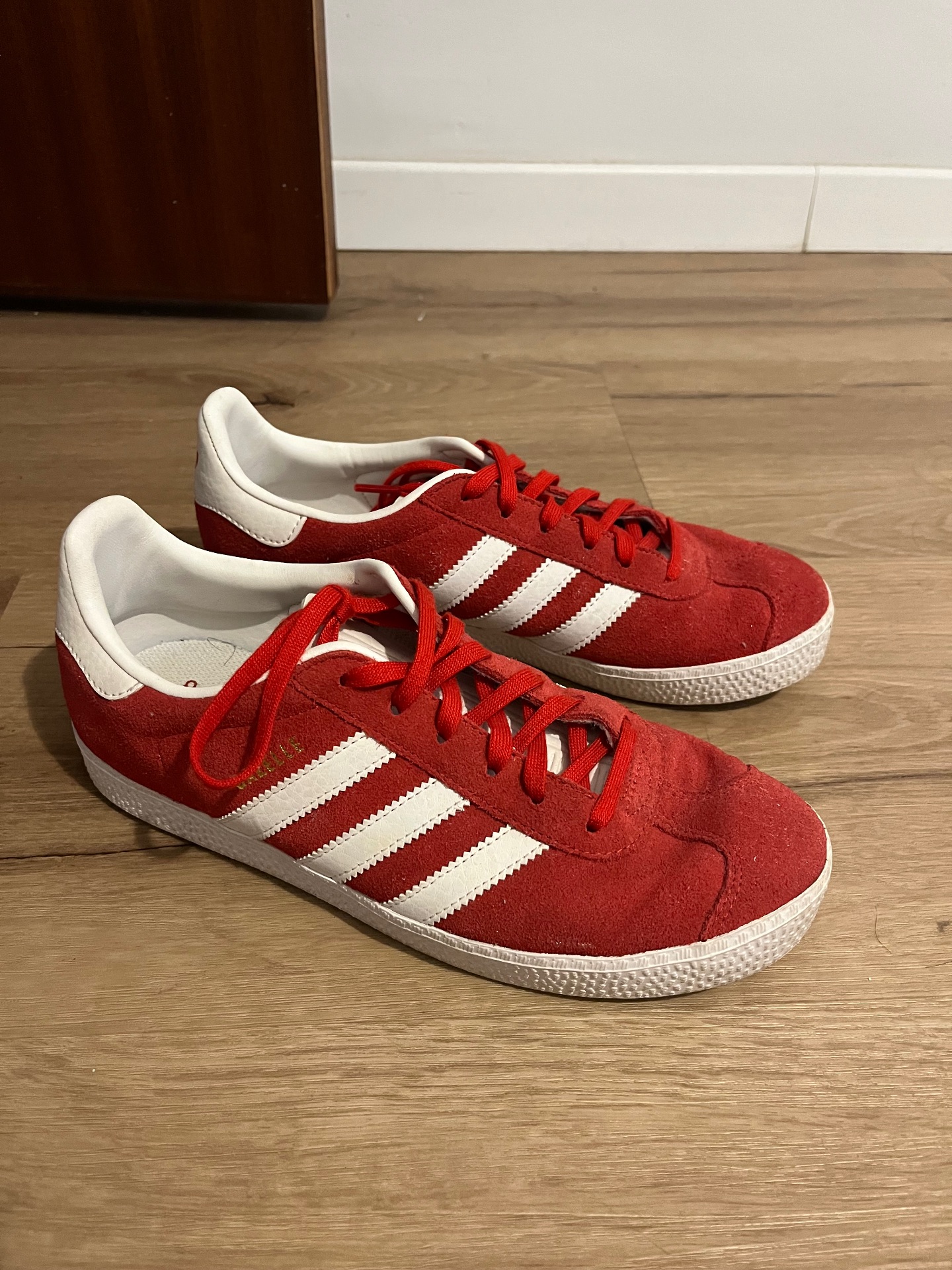 אדידס אדומות Adidas – אדידס יד שנייה בנמיז - Nemyz