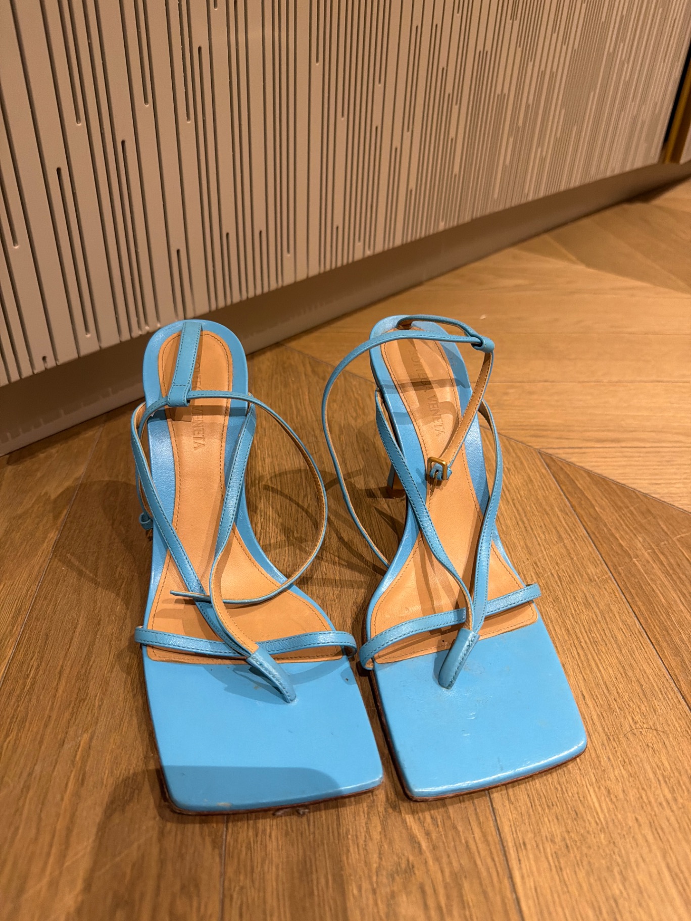 סנדל על זמני בוטגה Bottega Veneta – בוטגה ונטה יד שנייה בנמיז - Nemyz