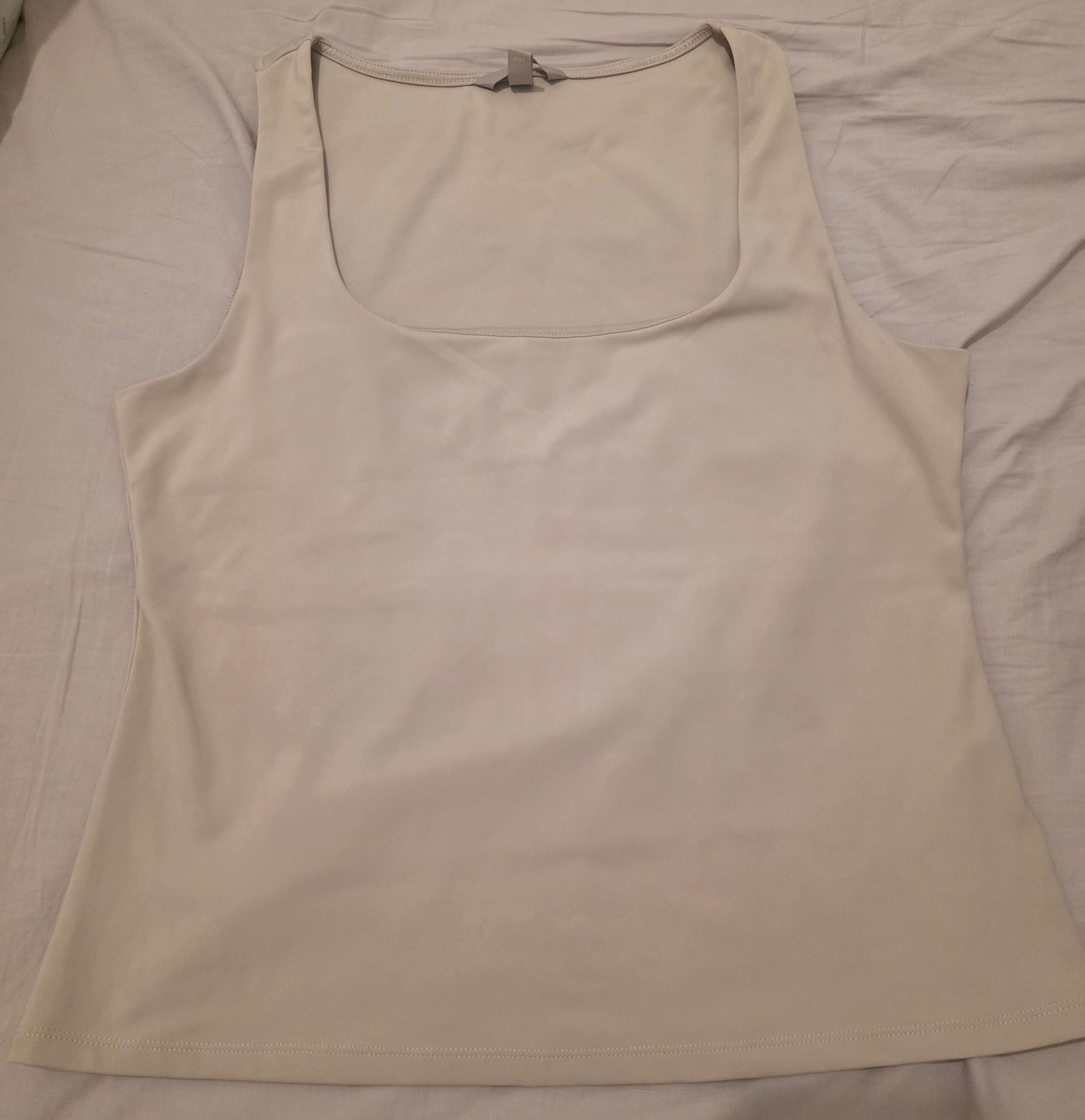 גופיה ב’ז H&M H&M - אייץ' אנד אם יד שנייה בנמיז - Nemyz