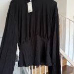 חולצה שחורה H&M H&M - אייץ' אנד אם יד שנייה בנמיז - Nemyz