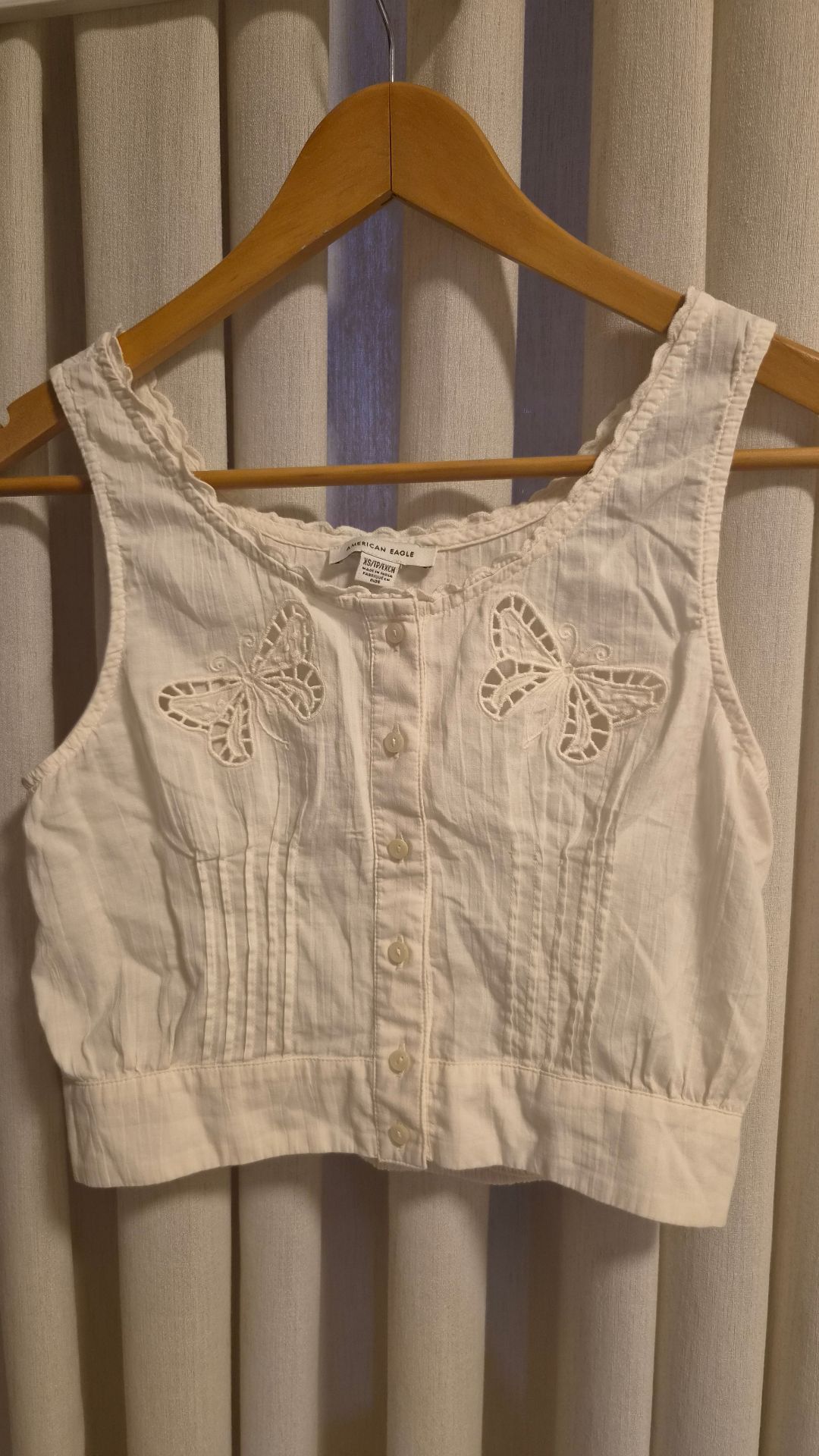חולצת קרופ תחרה American Eagle – אמריקן איגל יד שנייה בנמיז - Nemyz
