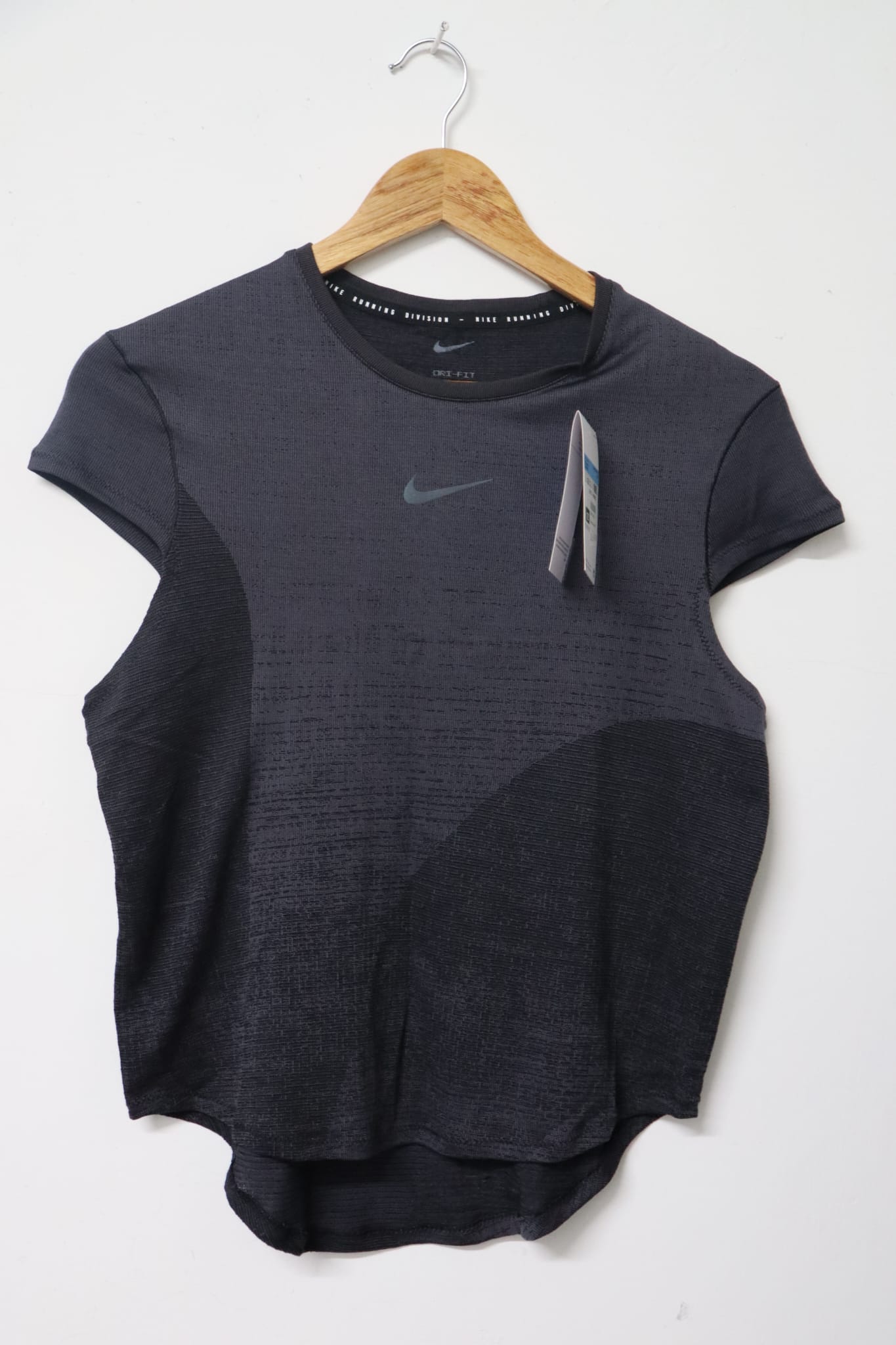 חולצת NIKE-Dri-FIT Nike - נייקי יד שנייה בנמיז - Nemyz
