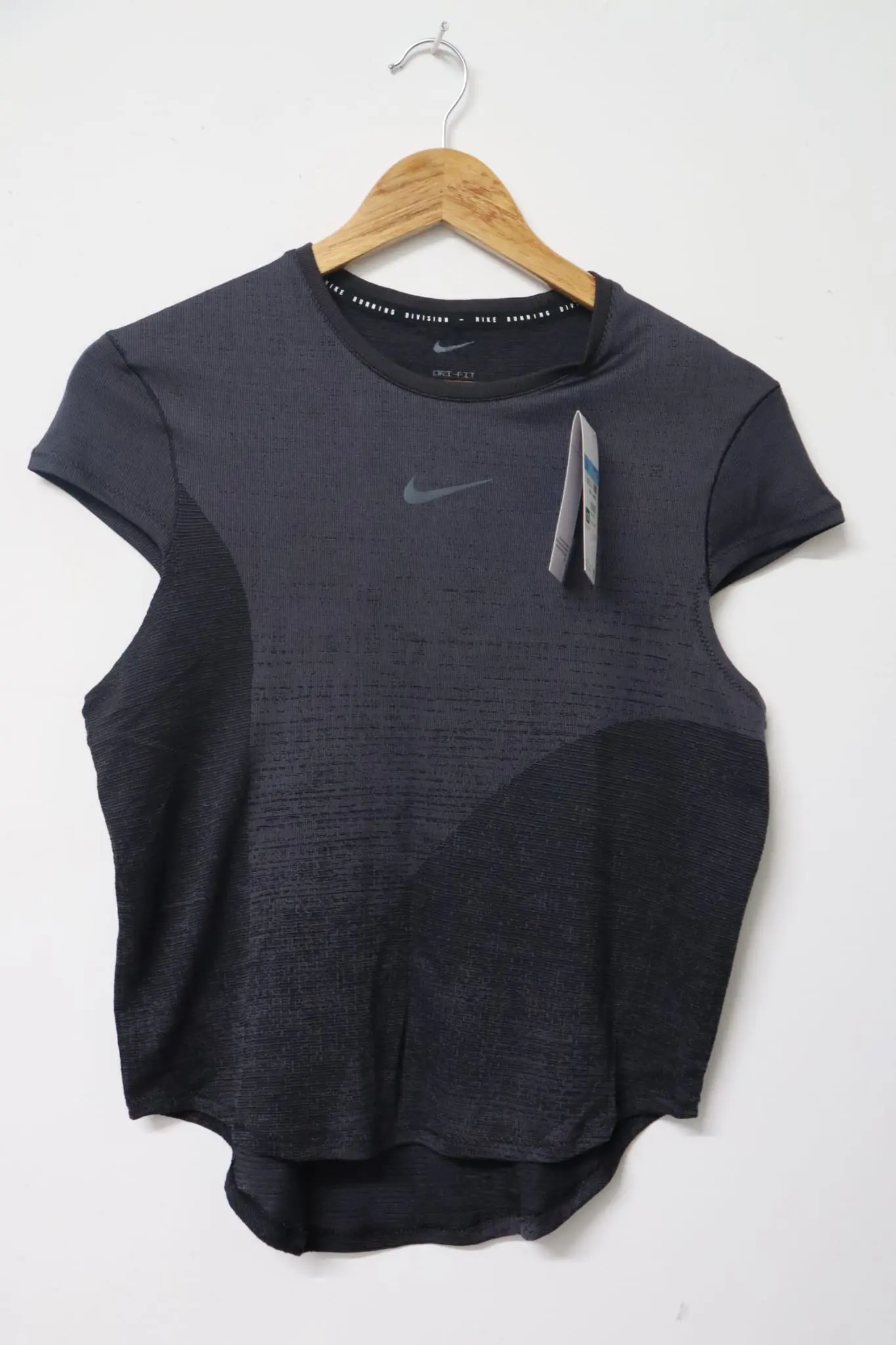 חולצת NIKE-Dri-FIT Nike - נייקי יד שנייה בנמיז - Nemyz
