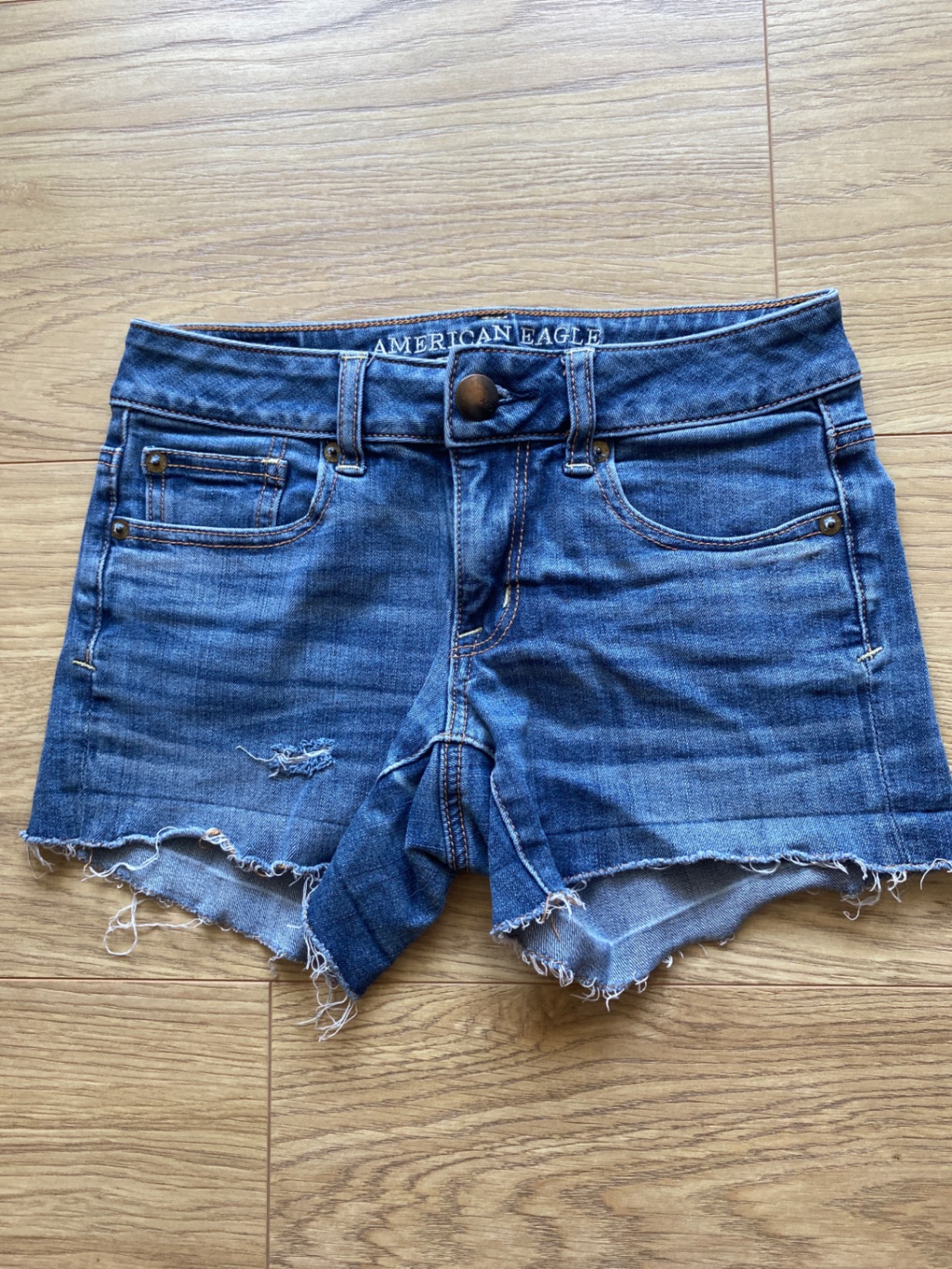 ג׳ינס קצר כחול American Eagle – אמריקן איגל יד שנייה בנמיז - Nemyz